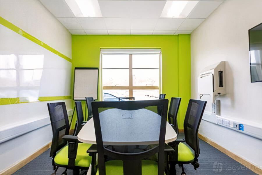 Curie Room meeting space with whiteboard for agile collaborative workshops and corporate events.