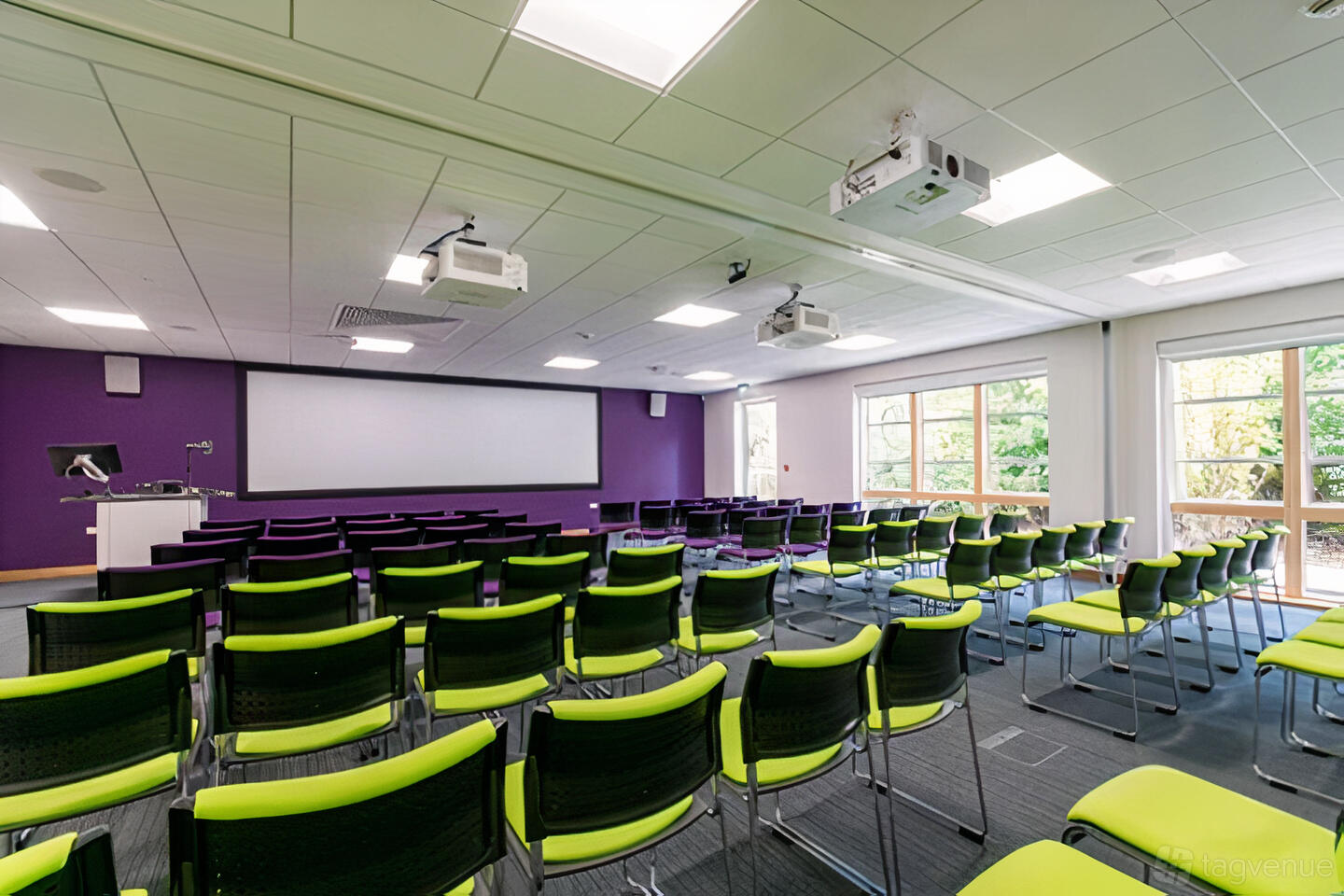 Curie Room: Theater-style meeting space with AV, ideal for corporate training and presentations.