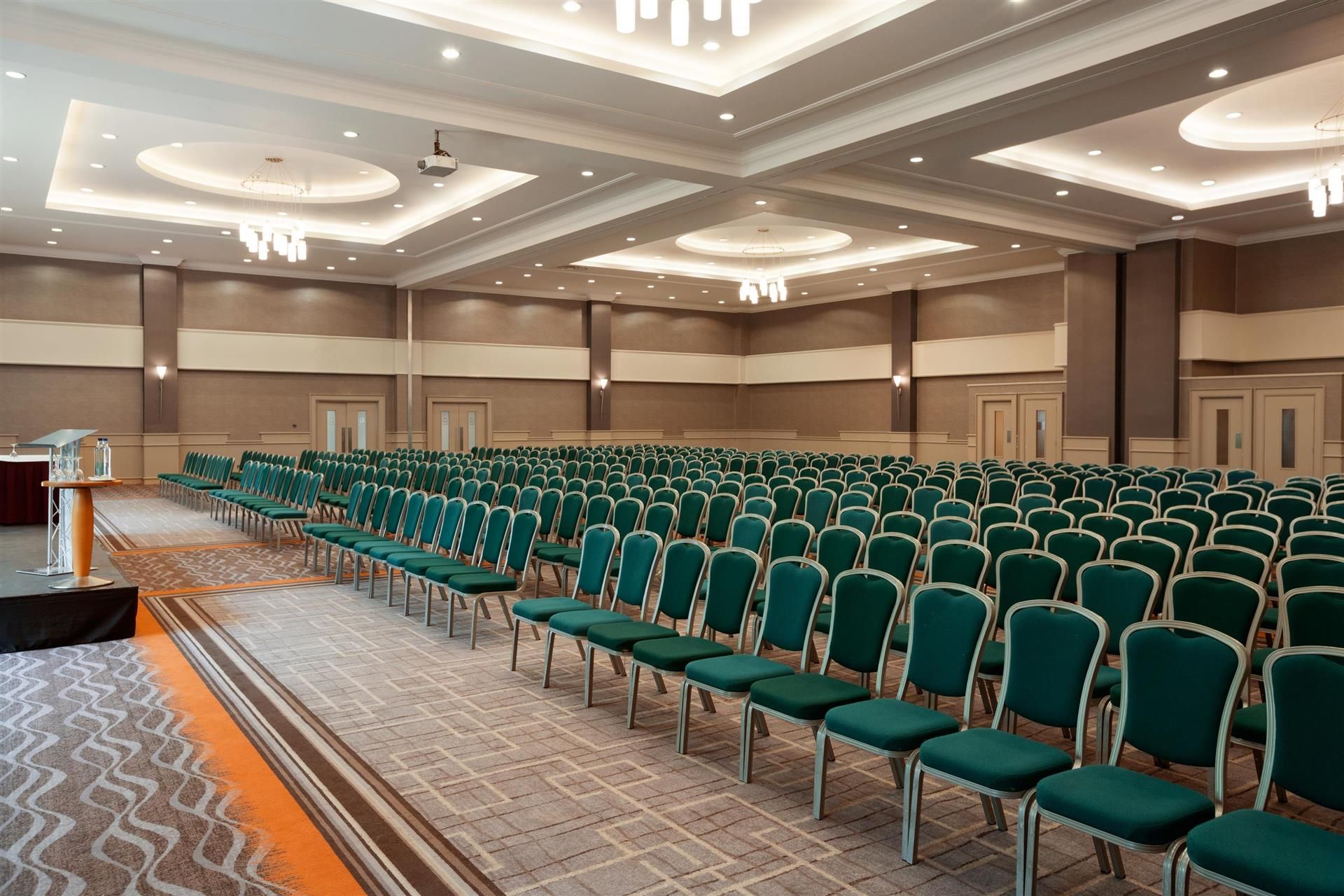 Crowne Plaza Belfast - image 1