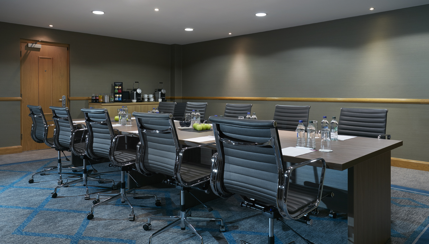 Great Oak boardroom at Crowne Plaza Belfast: focused setup for corporate meetings and workshops.