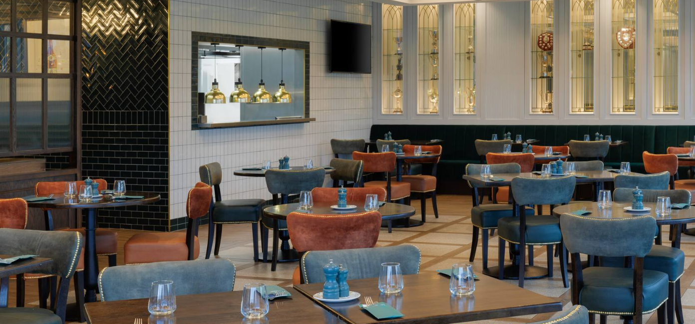 Kingsfisher Suite restaurant for intimate networking events and upscale corporate dinners.