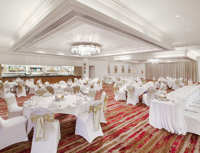 Ballroom at Leonardo Hotel Aberdeen: Elegant venue for corporate banquets and gala dinners.