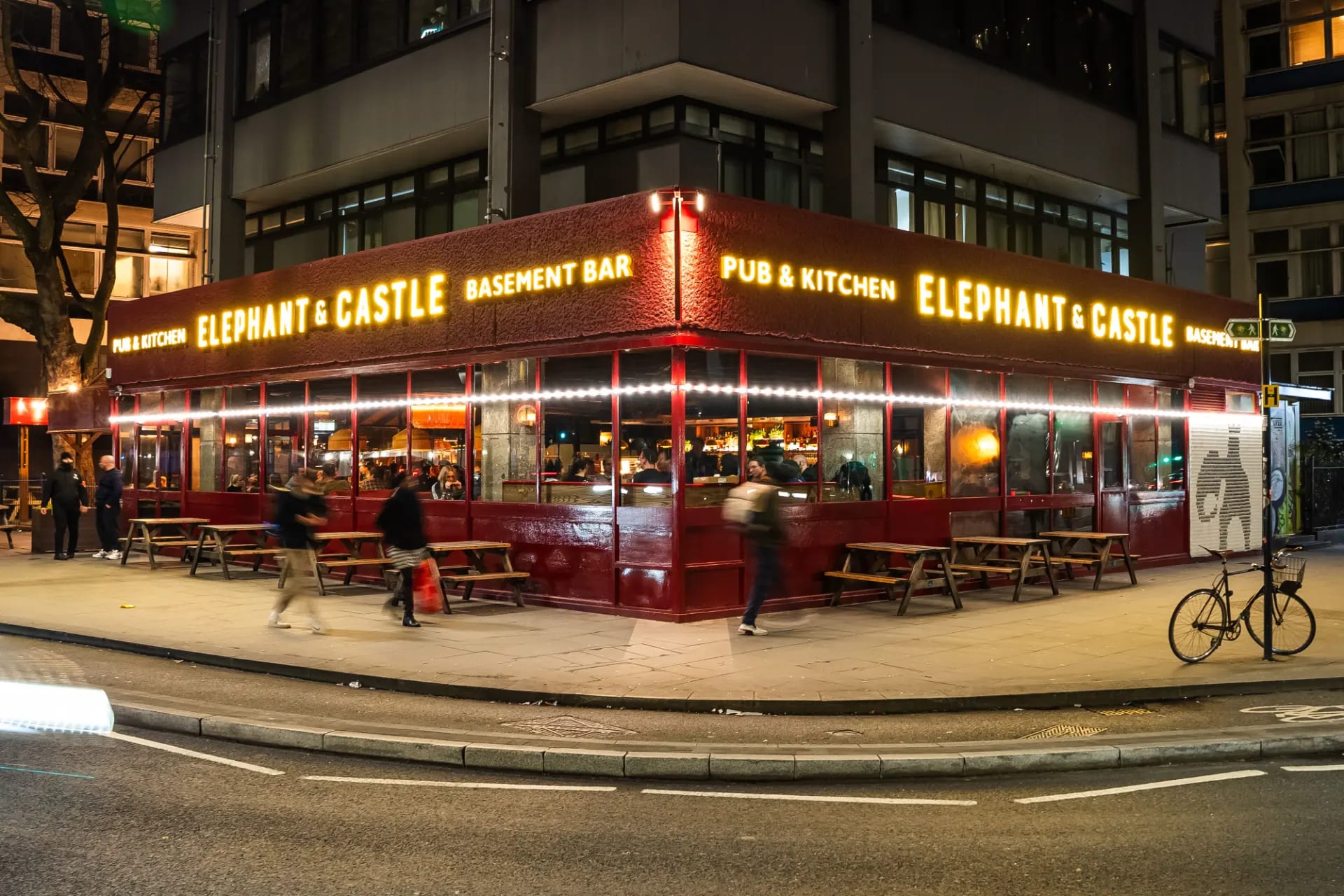 The Elephant & Castle Pub - image 4