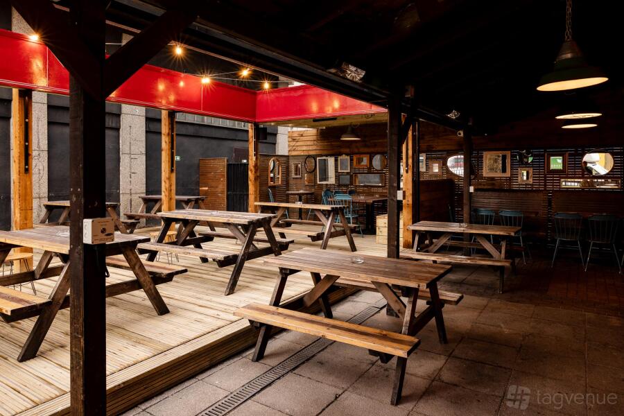 The Elephant & Castle Pub - image 5