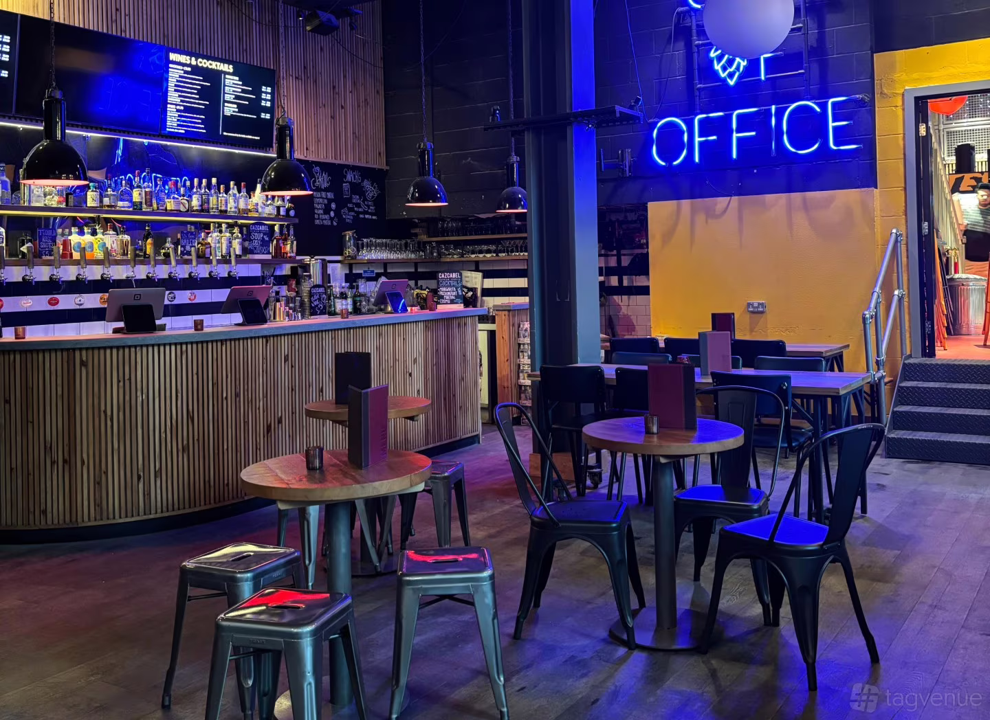 Big Belly Bar and Comedy Club - image 1