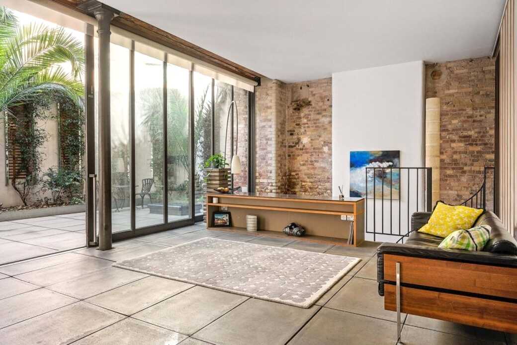Townhouse St. Paul's - image 4