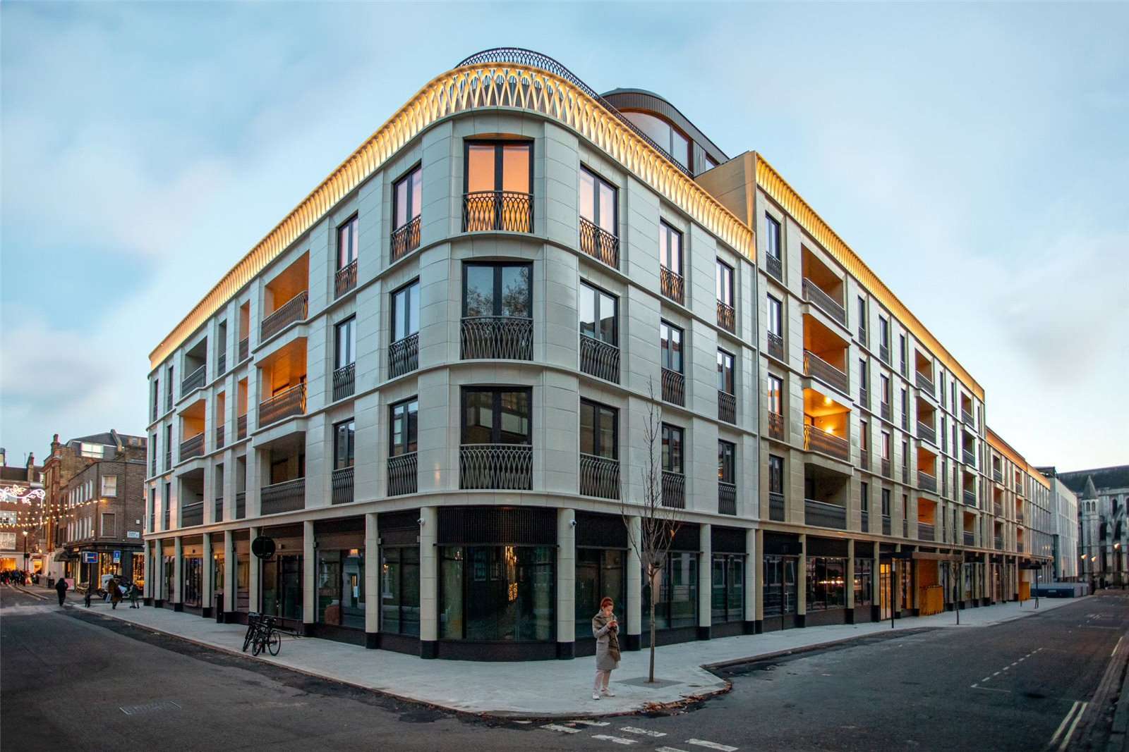 Chic 5 bedroom, 3 Bath property in Marylebone - image 1