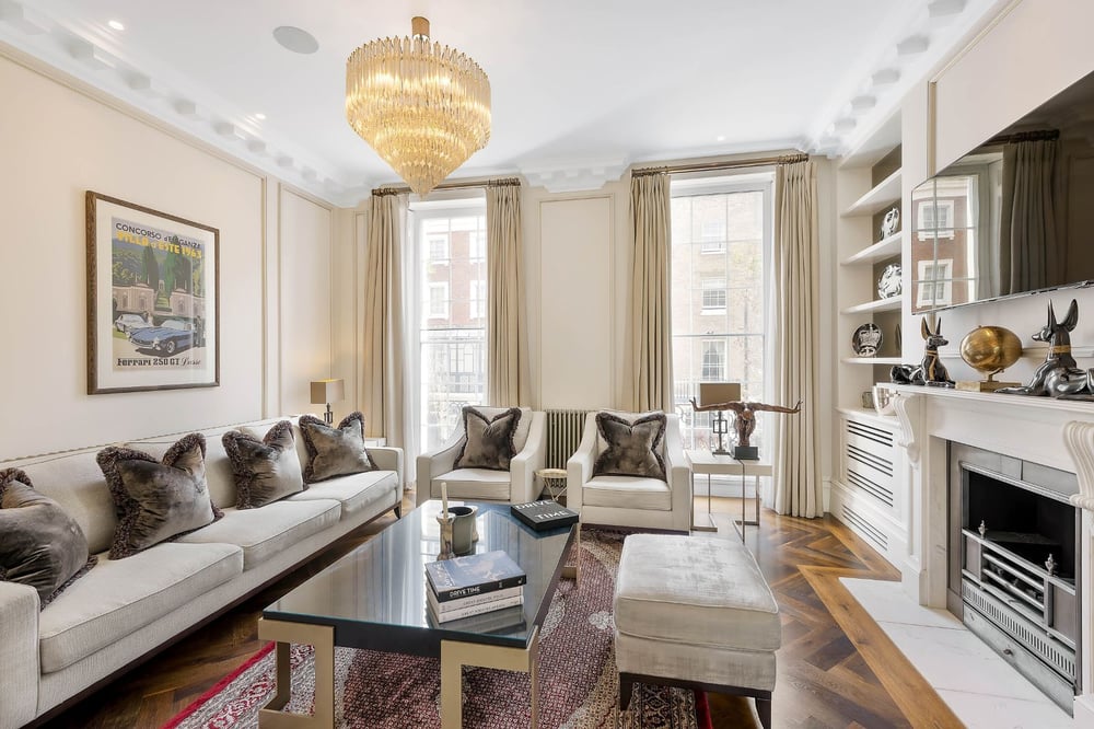 Modern 5-Bedroom Duplex Flat - image 2