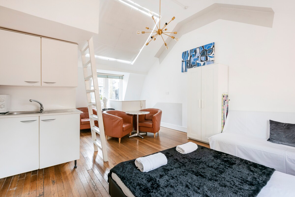 Magical & Charming 8 rooms Covent Garden TownHouse - image 5