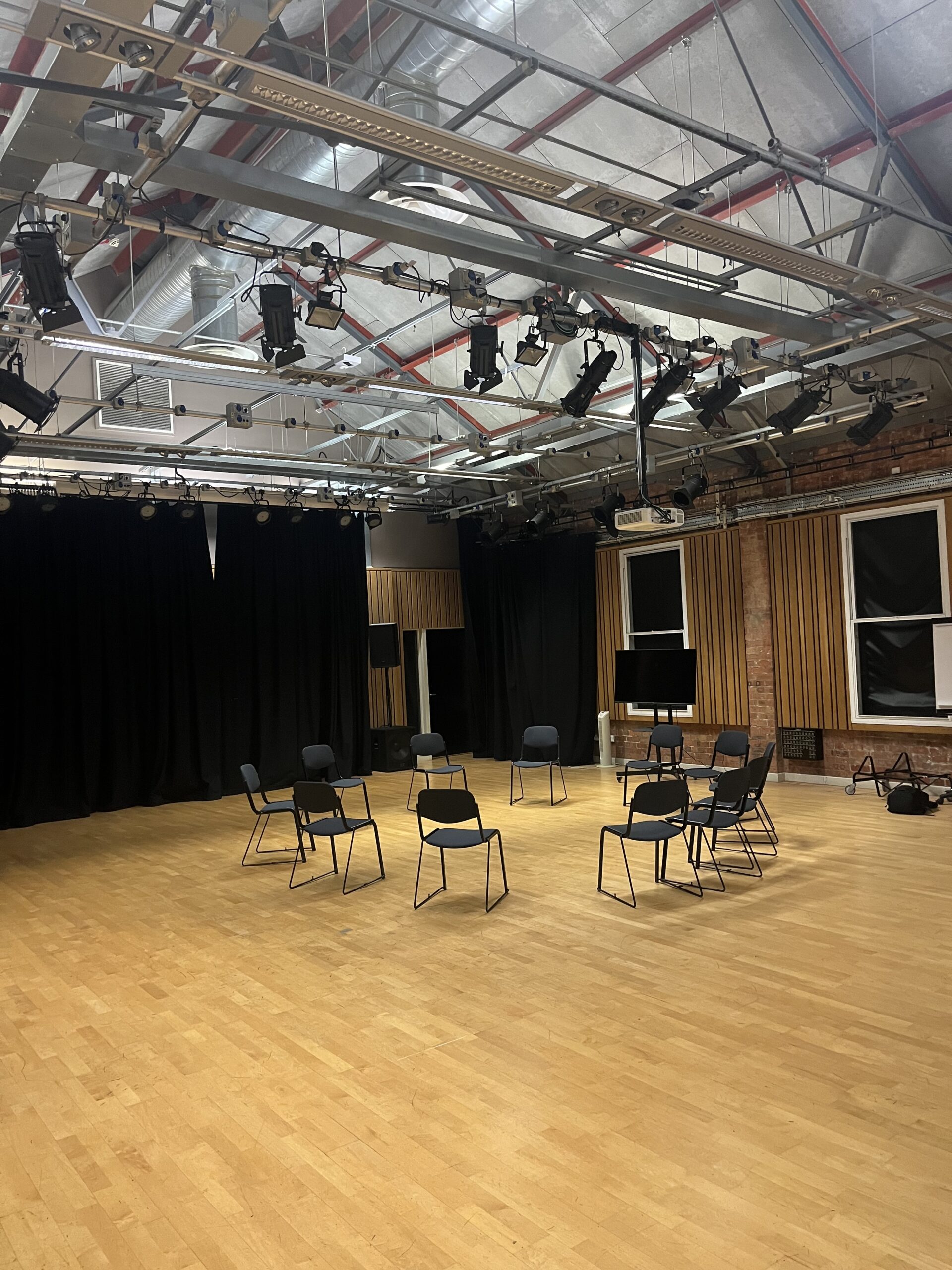 London Youth Theatre Studio: modern creative arts venue for drama workshops and youth performances.