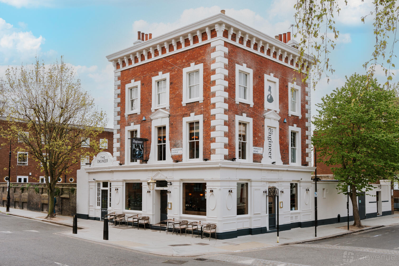 Brunel Bar at The Engineer: Cozy venue for corporate receptions and private networking events.