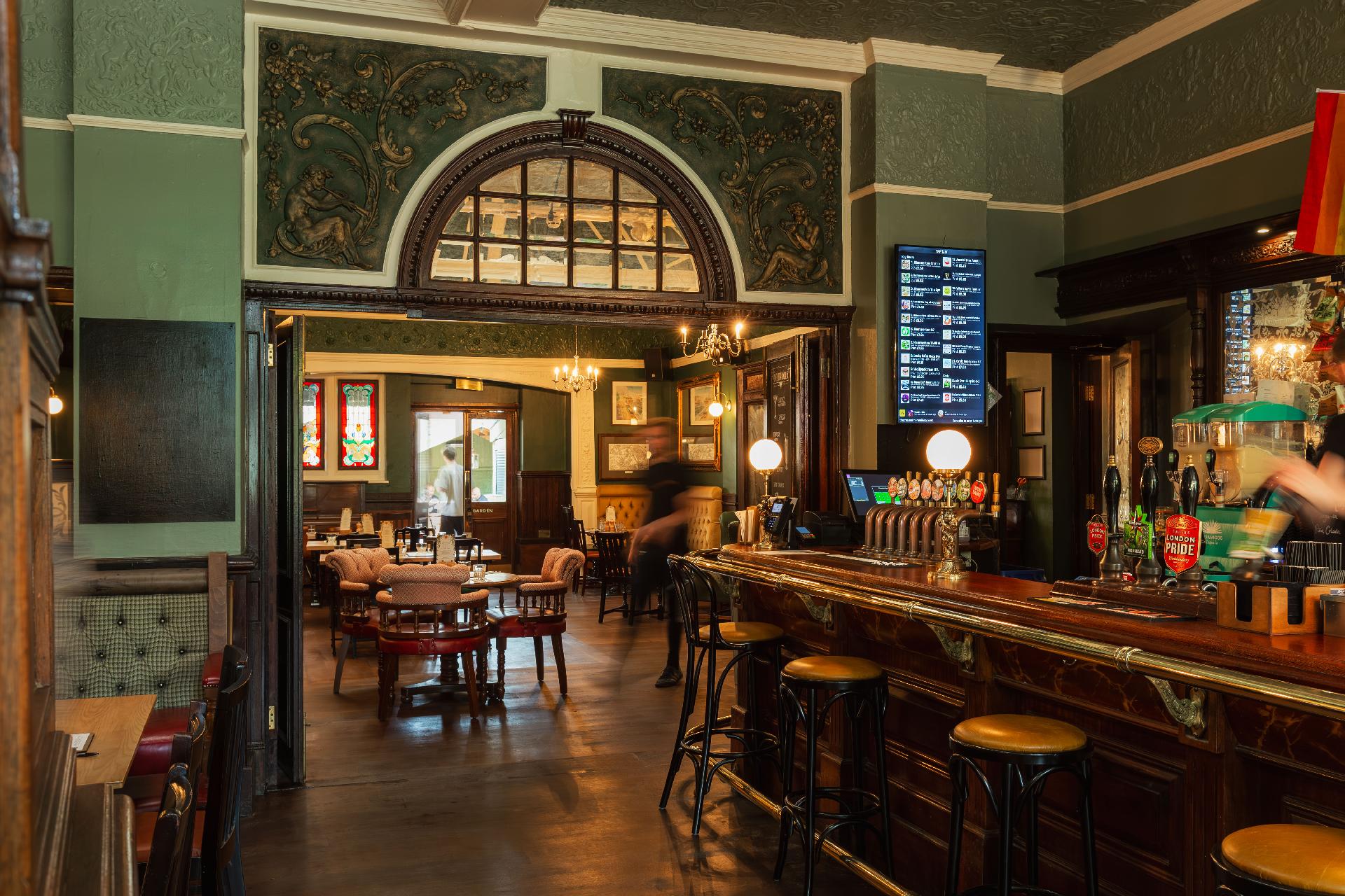 Great Northern Railway Tavern - image 3