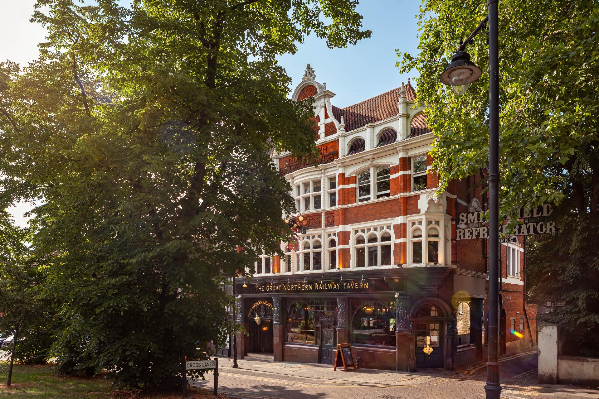 Great Northern Railway Tavern - image 3