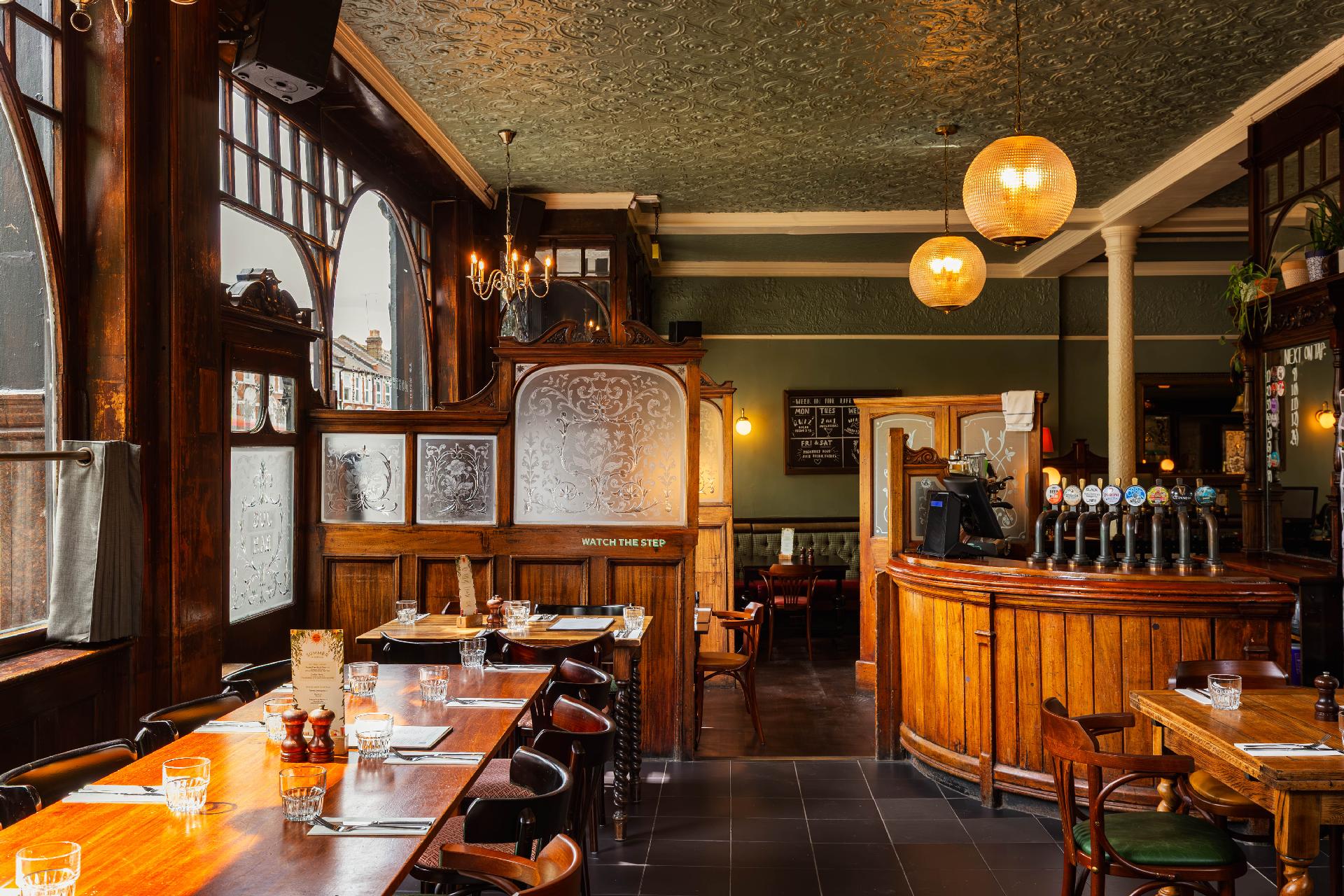 Great Northern Railway Tavern - image 4
