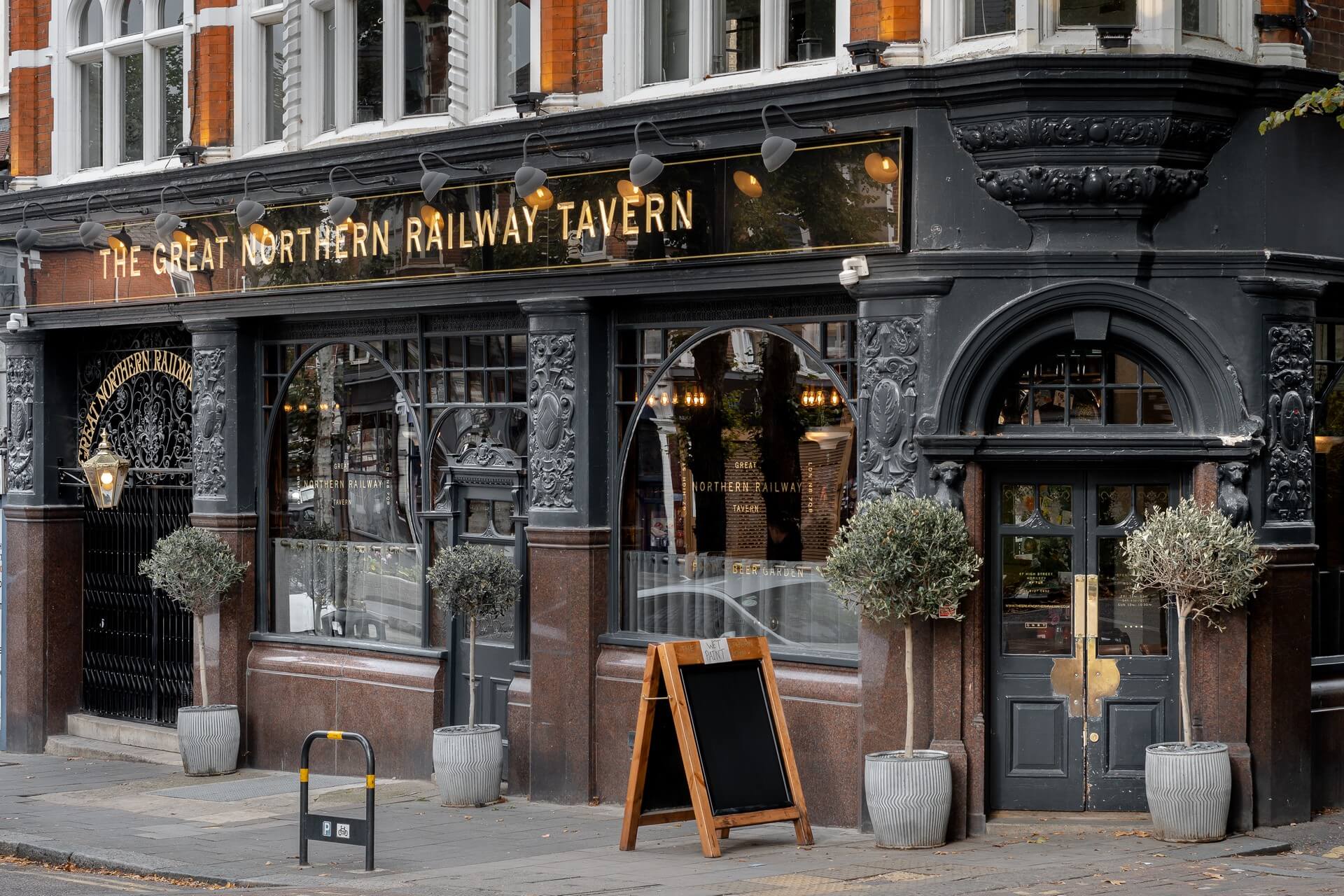 Great Northern Railway Tavern - image 5