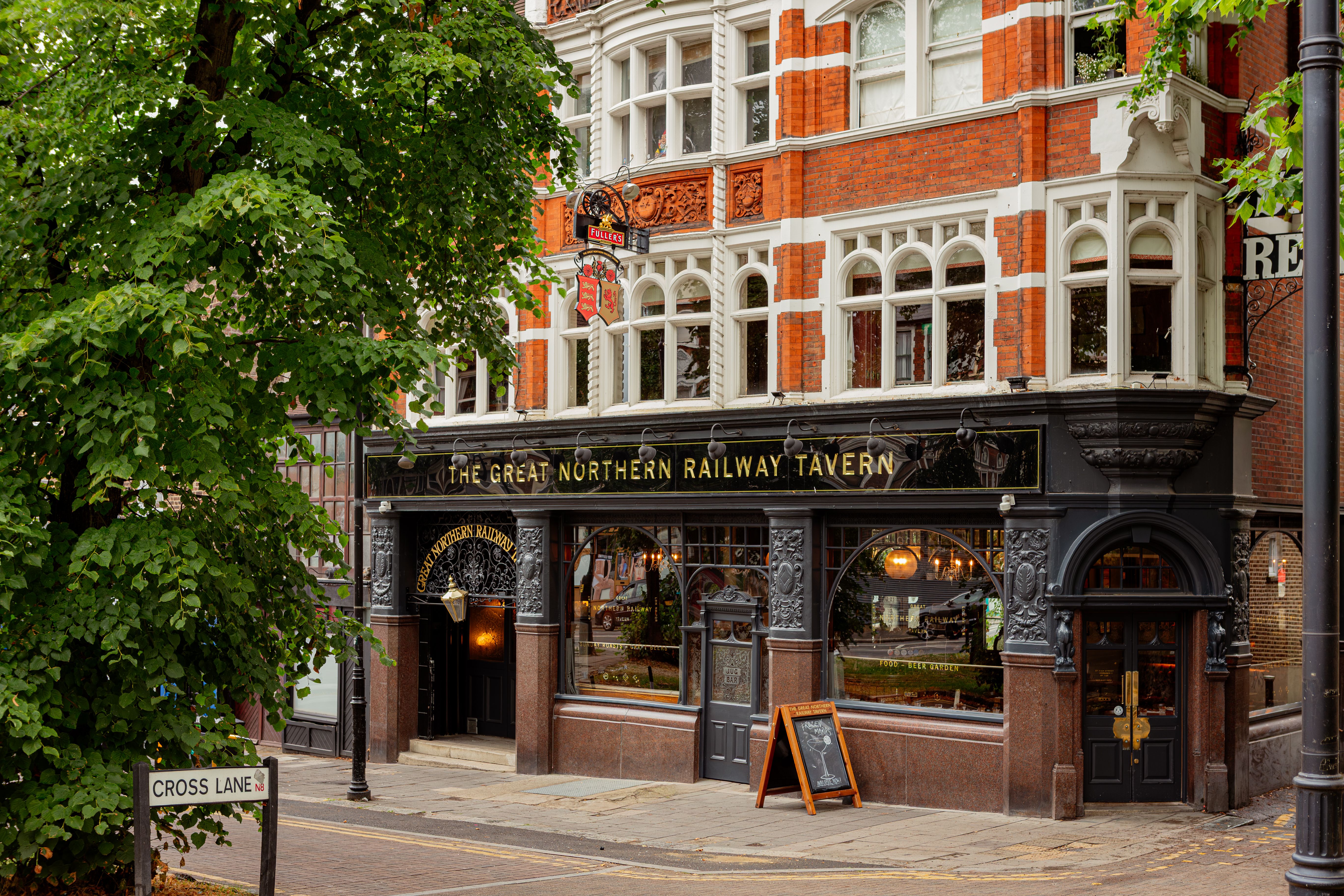 Great Northern Railway Tavern - image 2
