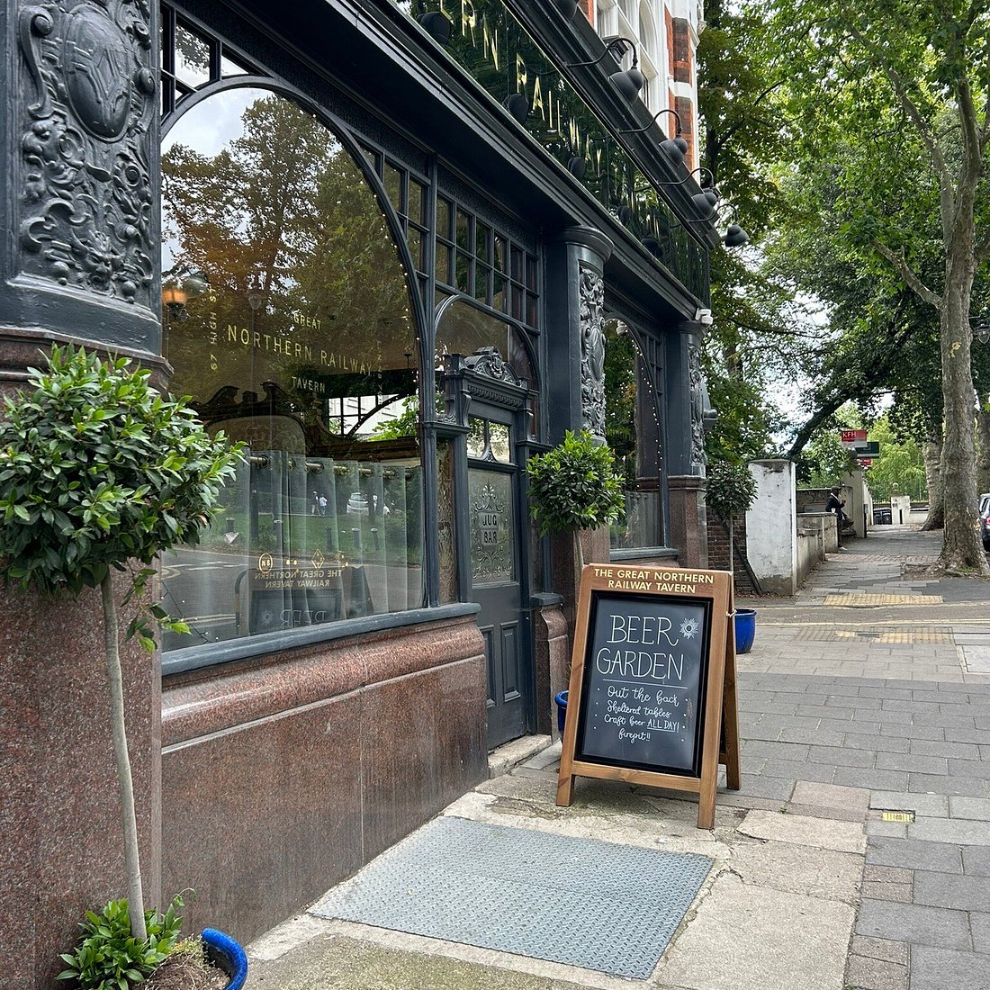 Great Northern Railway Tavern - image 3