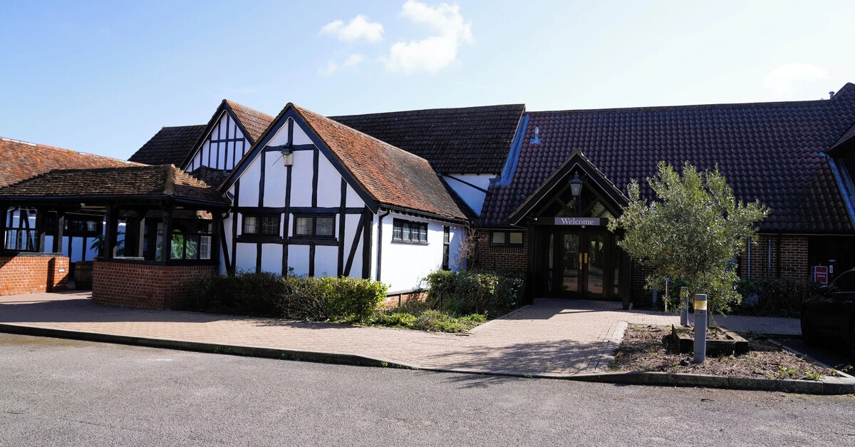 Chichester Suite at New Chichester Hotel: Rustic venue for intimate corporate retreats.