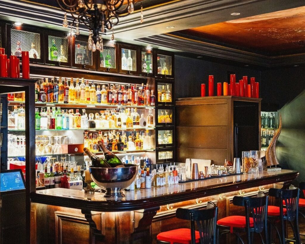 Sip City Lounge - image 4