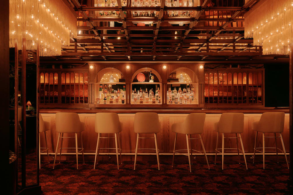 Sip City Lounge - image 10