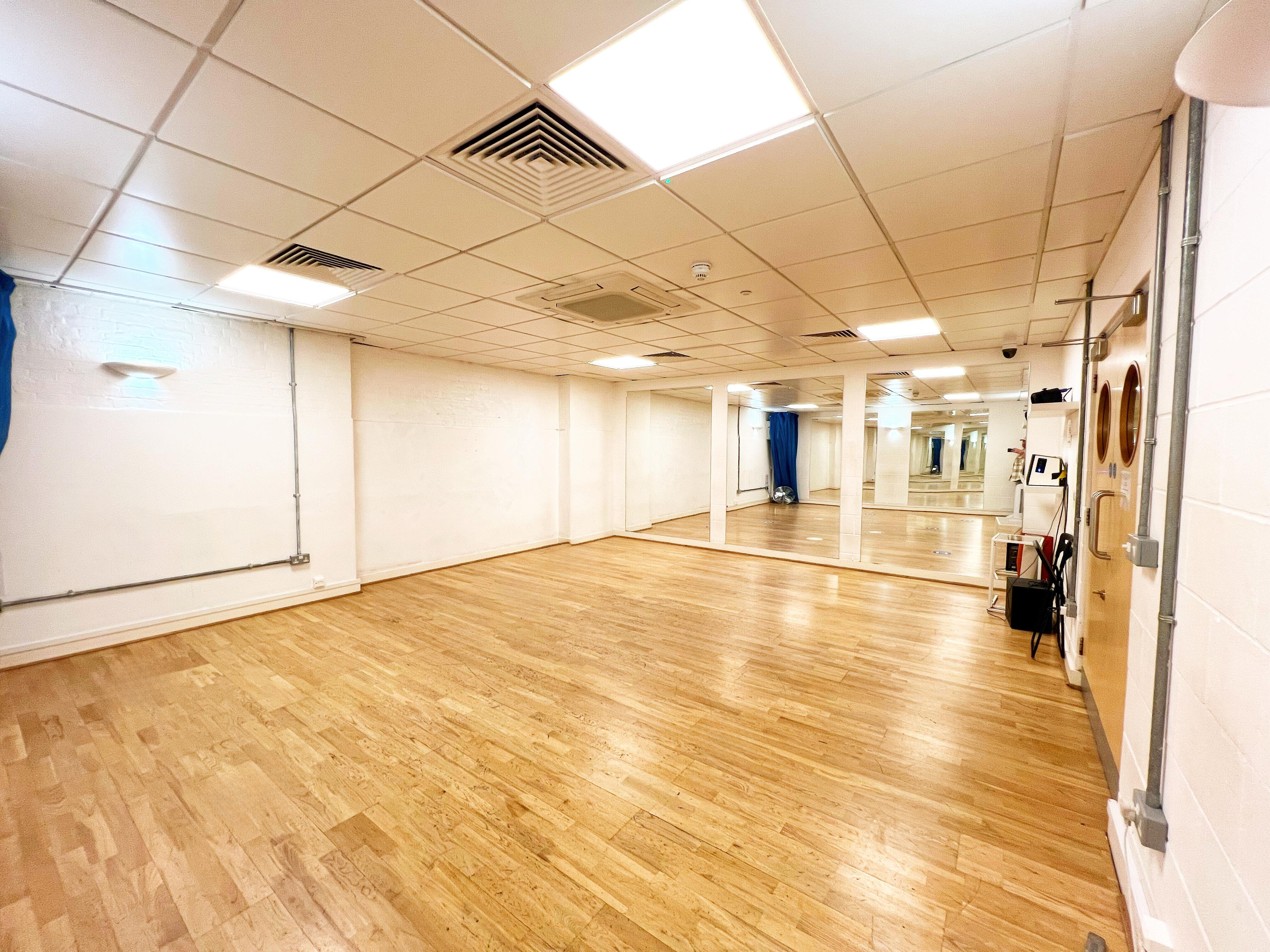 UNIT 3 studios - image 1