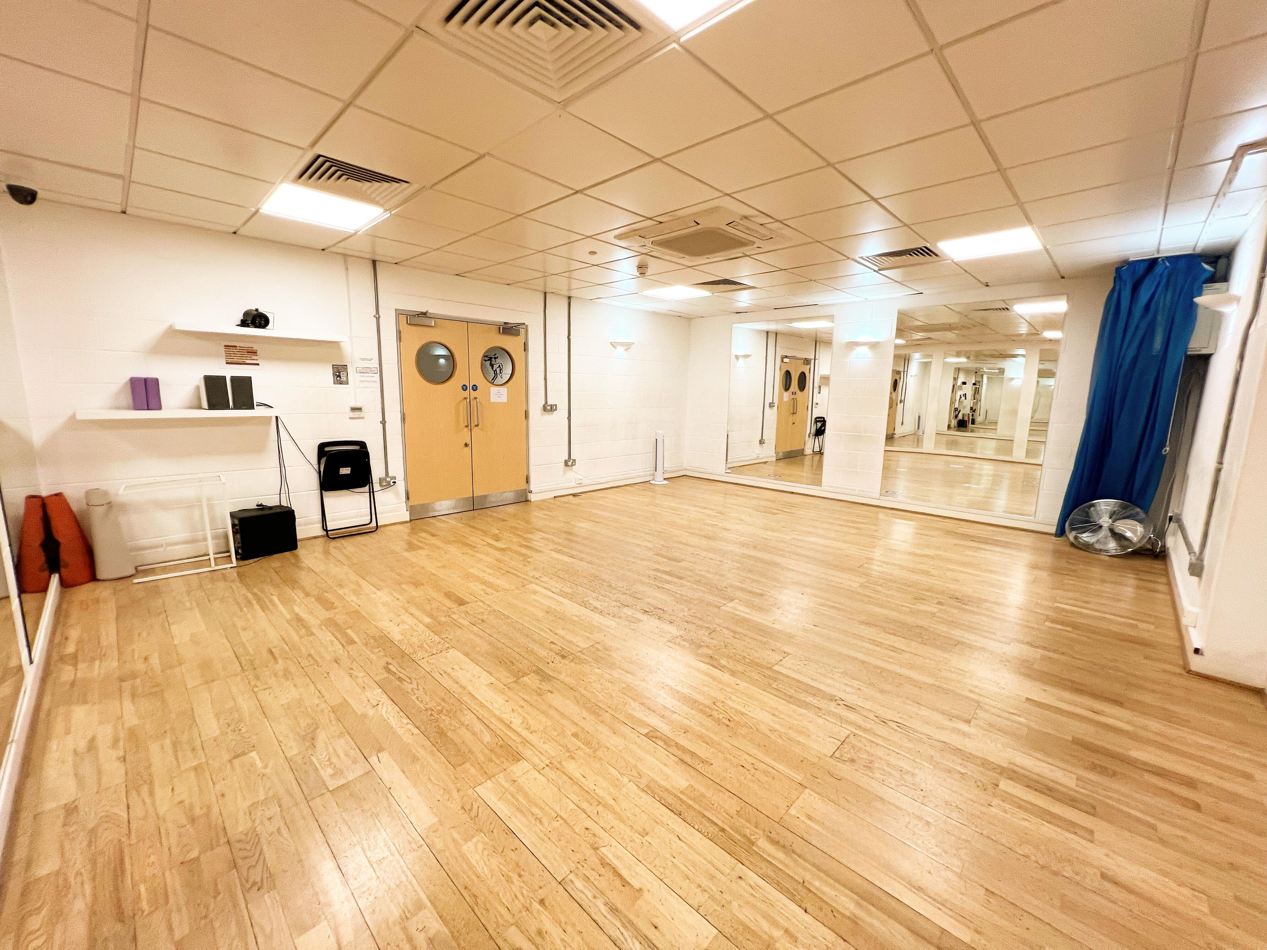 UNIT 3 studios - image 2