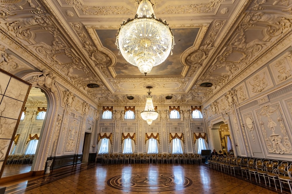 Elegant historic ballroom at Palais for luxury galas and upscale plenary sessions.