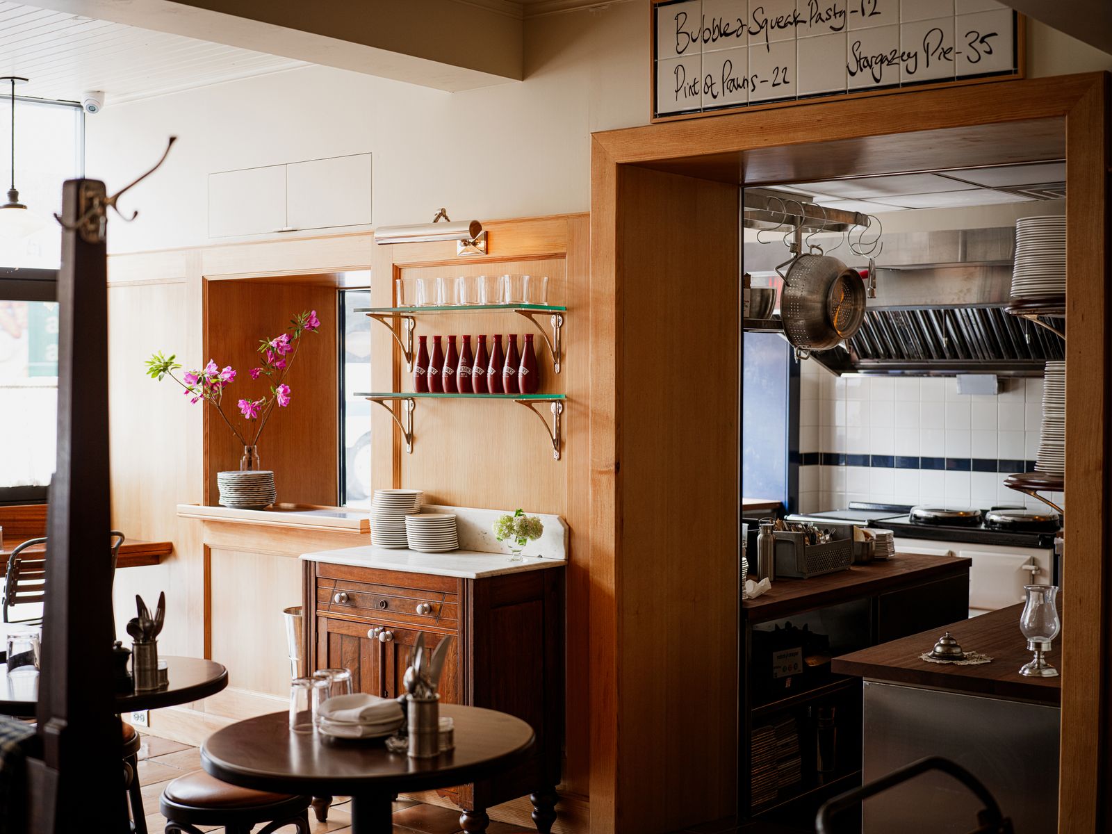Mug House - image 6