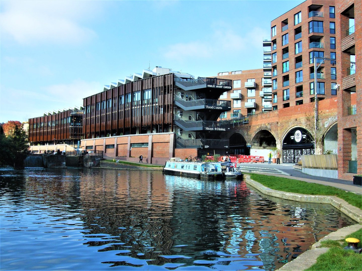 Hawley Wharf Bar + Kitchen - image 2