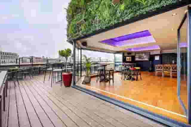 Traditional London Pub w/ Roof Terrace & Private Room