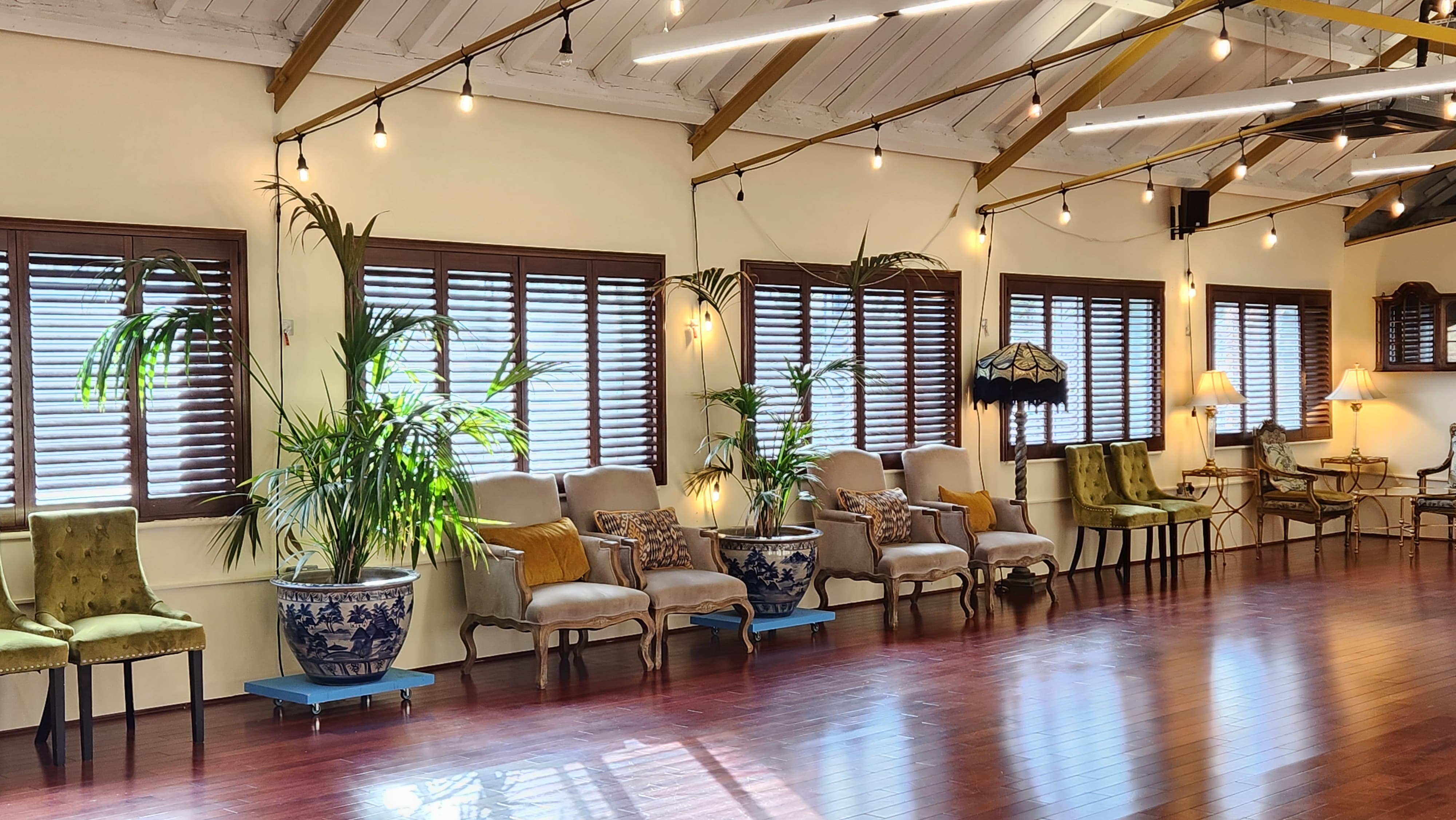 Underwood Lofts and Palm Room: Residential-style event space with ambient lighting for workshops.