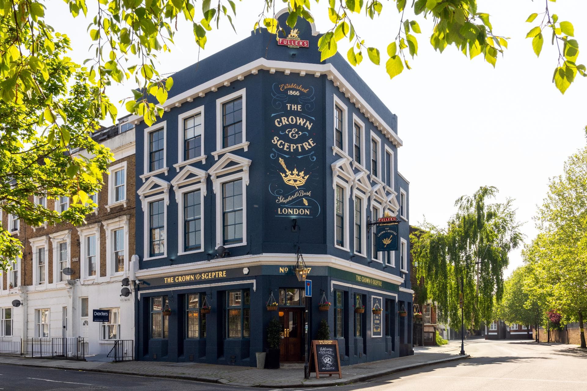 Private team dinner venue at The Crown & Sceptre with classic London charm for event mixers.