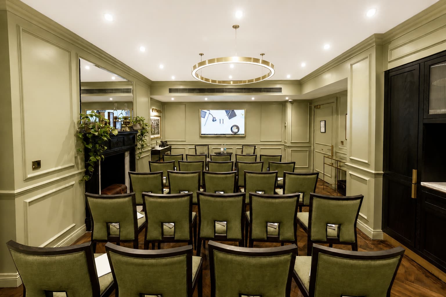 Intimate Curio Room at 11 Cadogan Gardens: Sophisticated theater-style boardroom and workshop space.