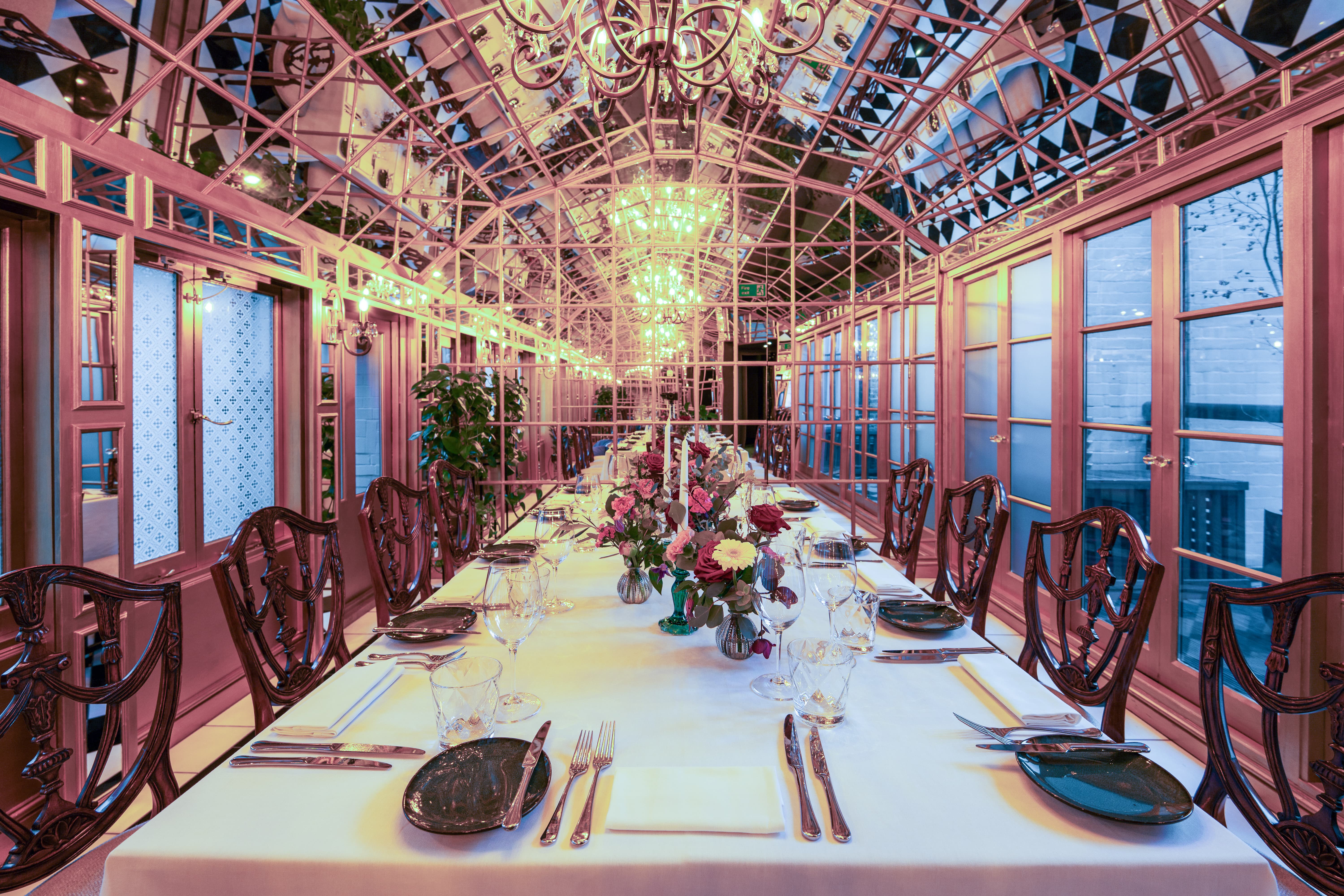 The Mirror Room at 11 Cadogan Gardens: upscale mirrored dining space for VIP dinner events.