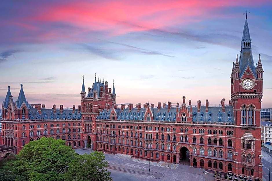 St. Pancras meeting space featuring iconic architecture for international corporate events.
