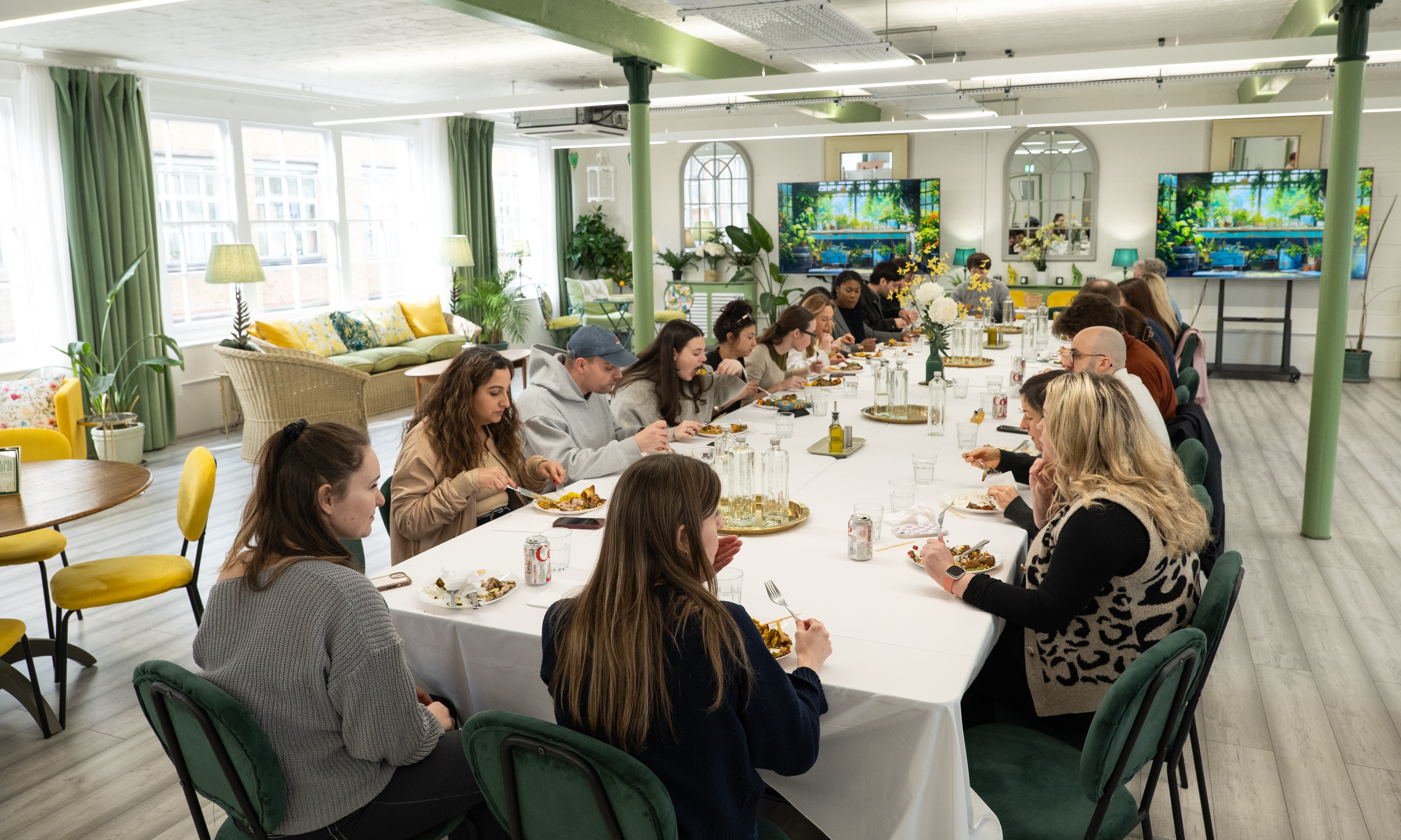 Long-table dining setup for networking events and collaborative workshops at Lumiere Underwood.