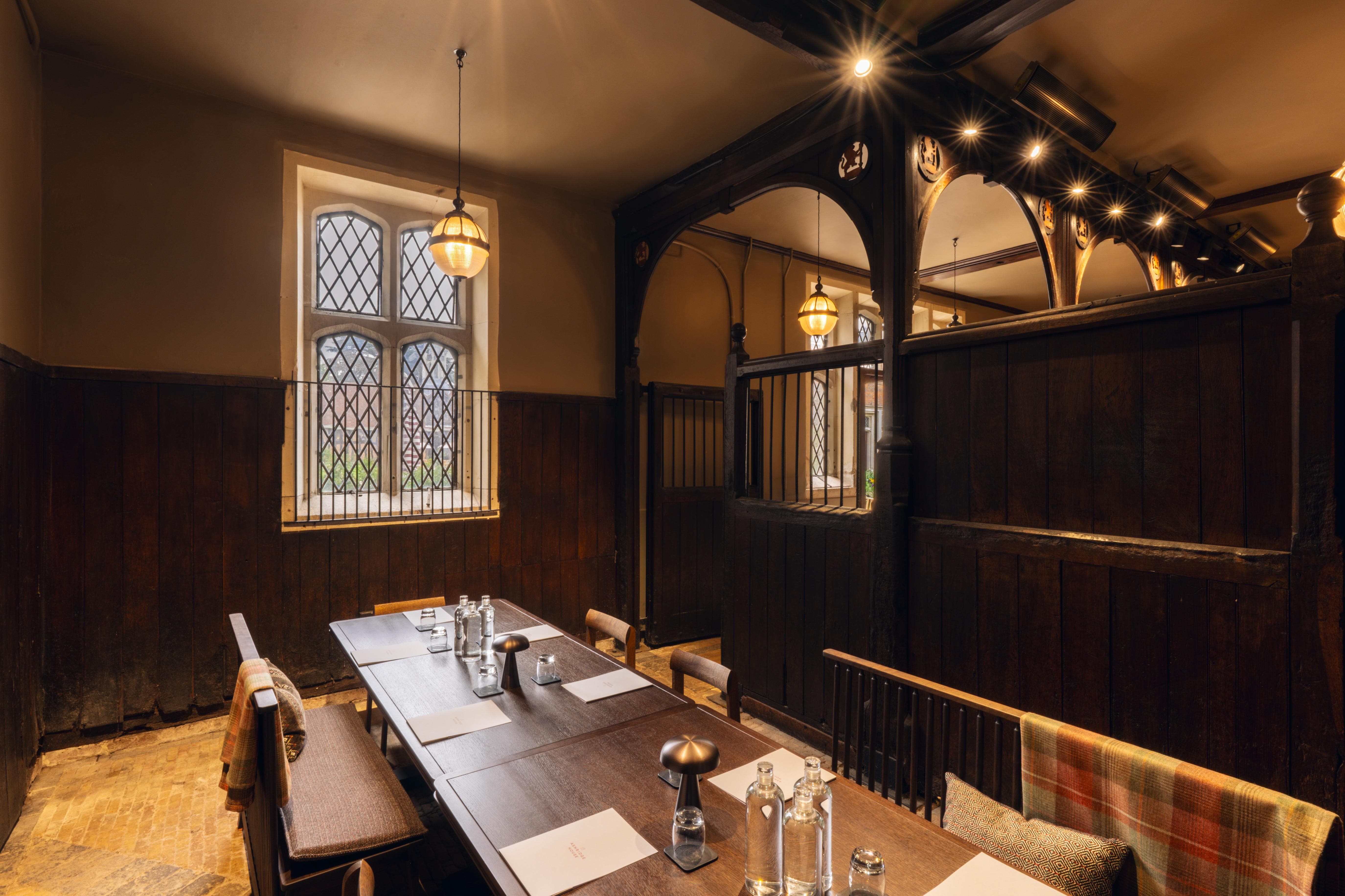 The Stable at Ashridge House: intimate historic breakout room for VIP meetings and private dining.