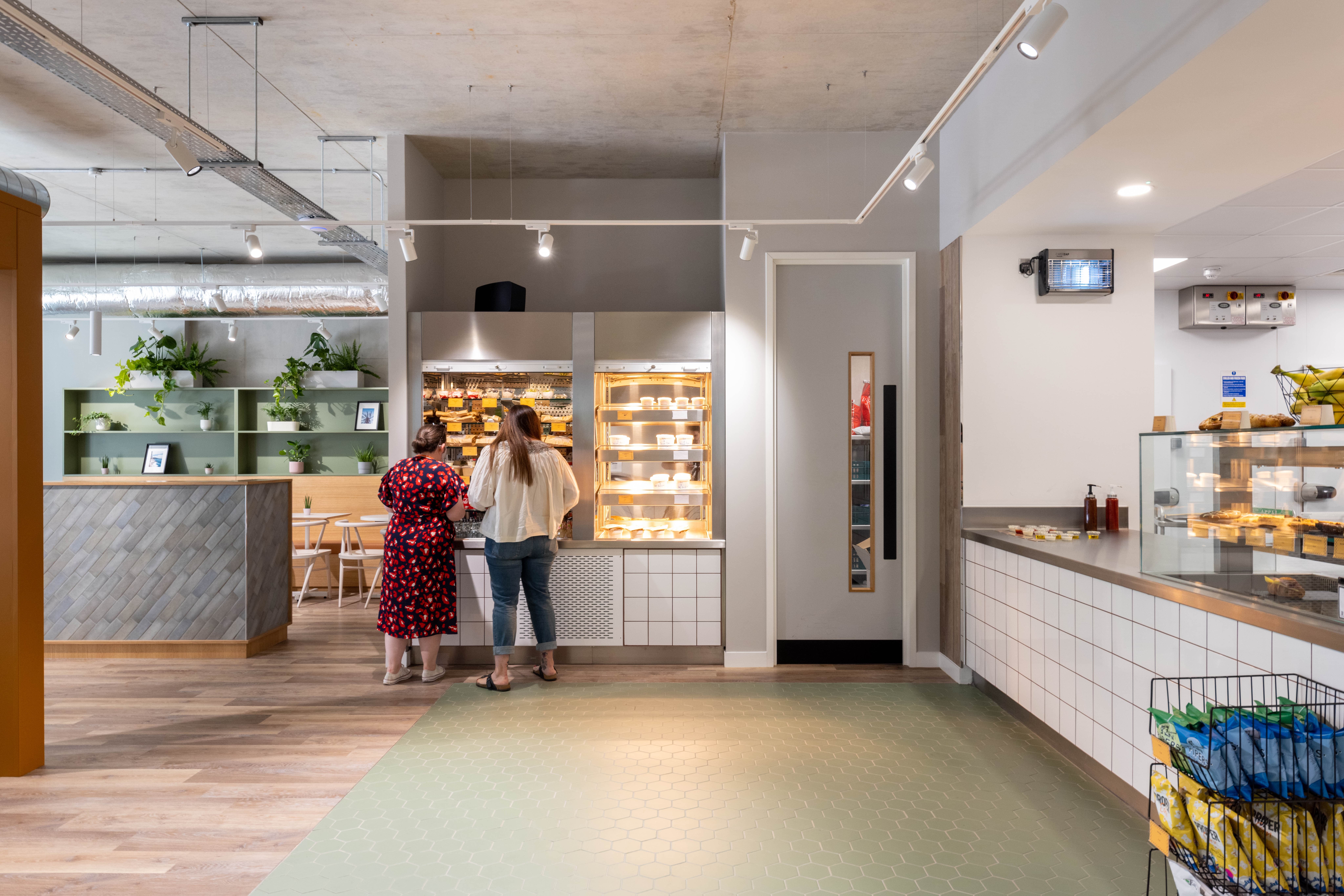 Modern self-service breakout area for conferences and workshops at Studio Y by Spacemade.