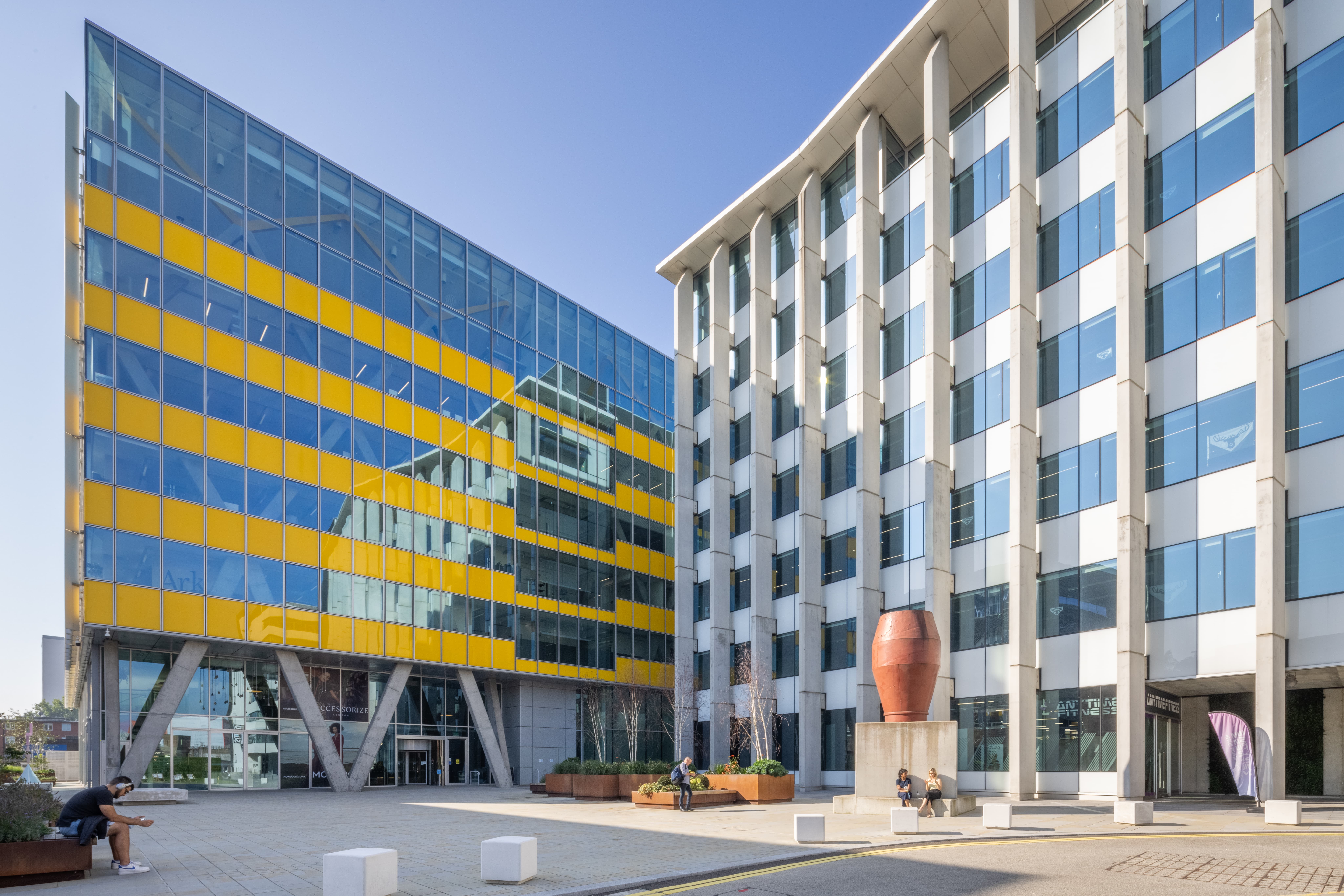Modern corporate campus at Studio Y featuring clean architecture for professional networking events.