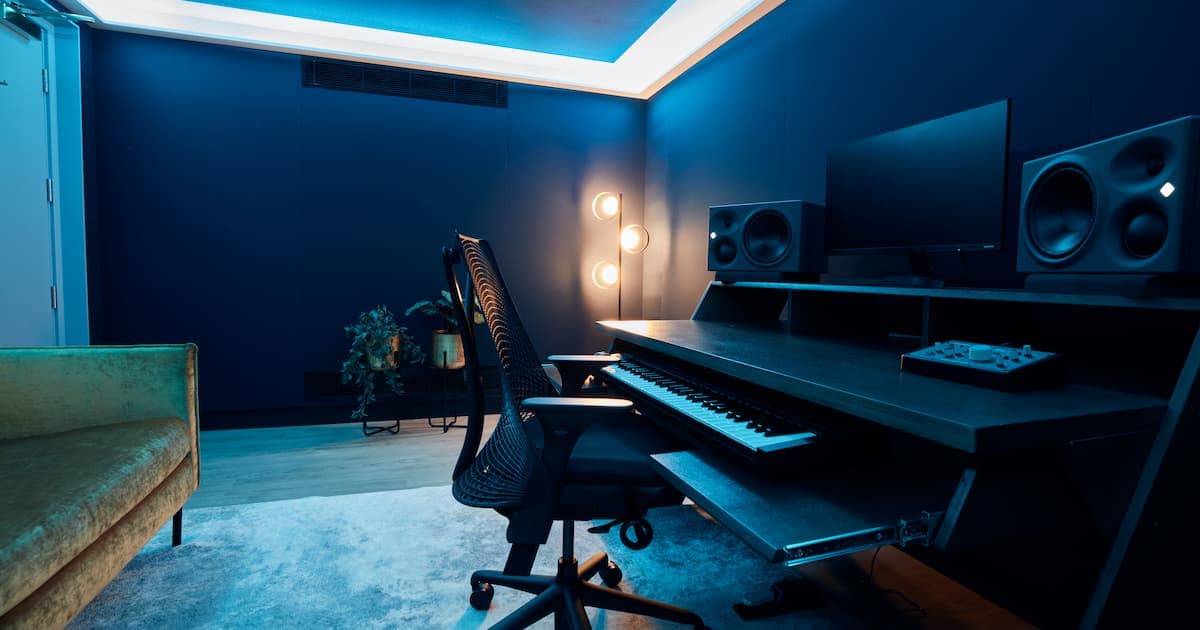 Qube Acton high-end production space, professional acoustic green room for corporate events.