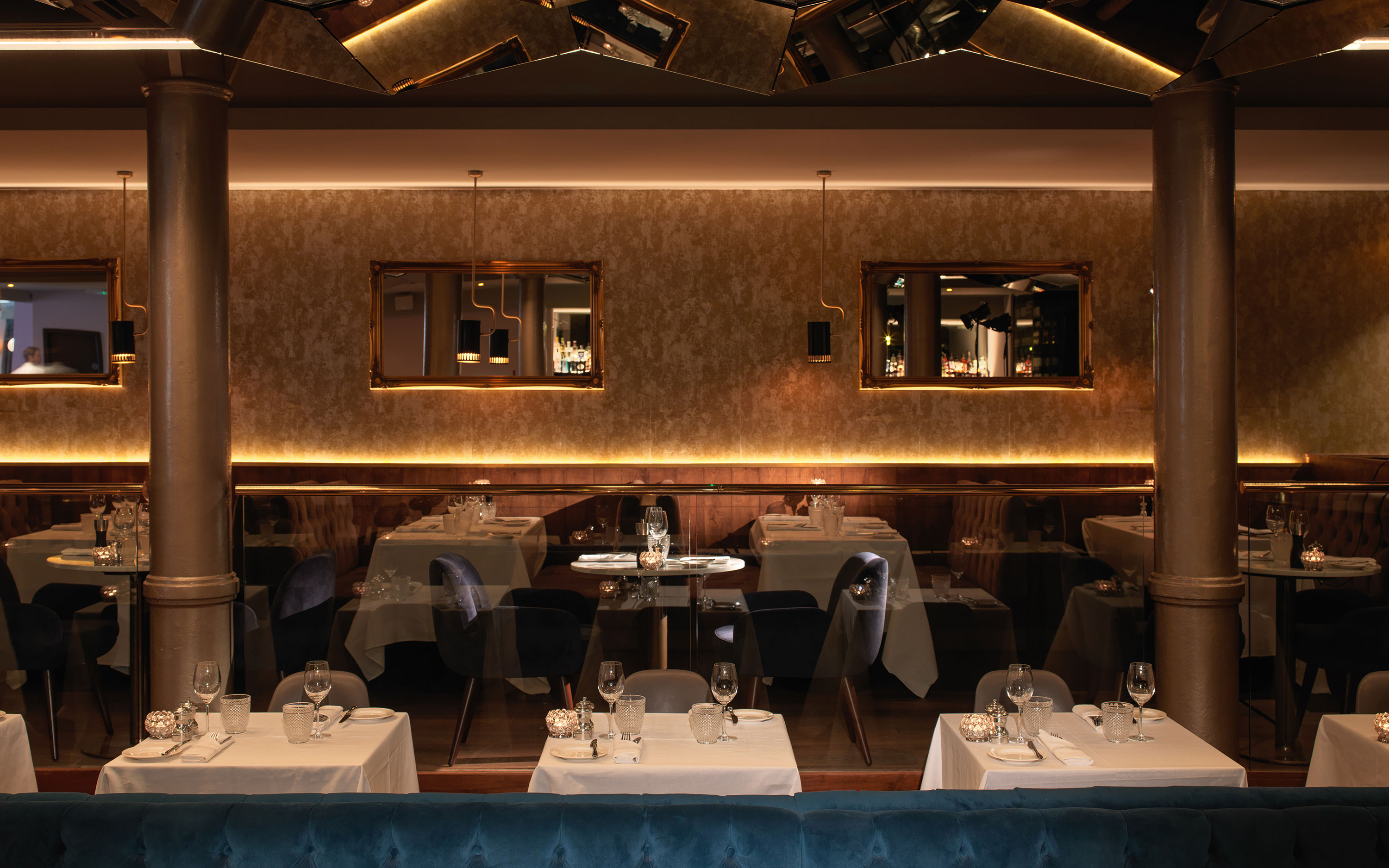 EVA - 2twplbzvhlf.jpg