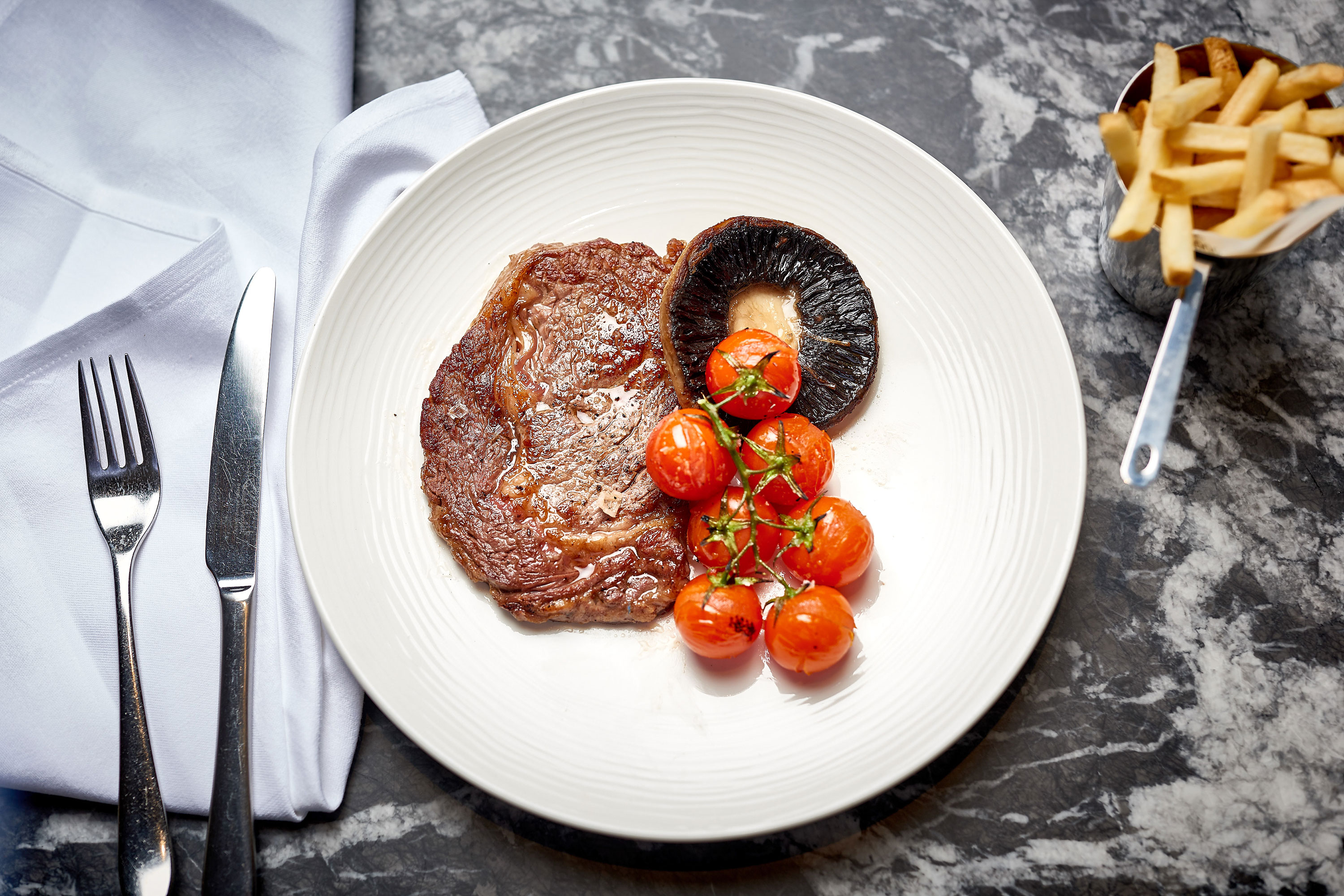 EVA - hx24nygpoo1.jpg