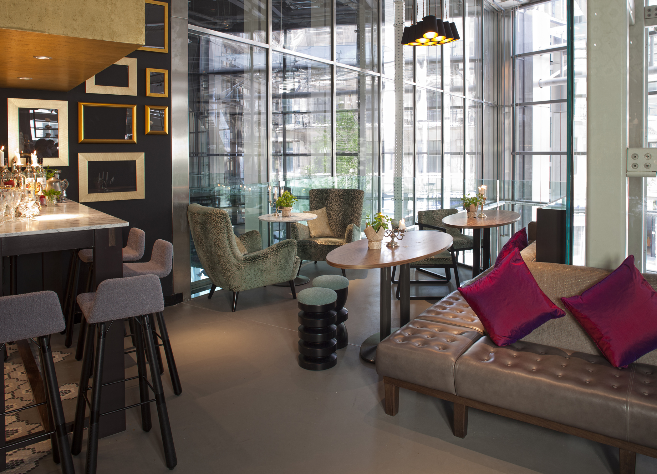 Stylish event space with natural light, ideal for gatherings and networking events.