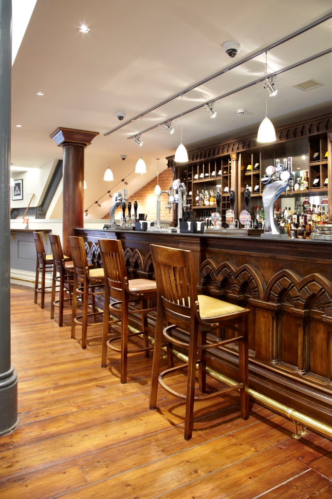 Stylish bar area in Fountain House, ideal for networking events and casual gatherings.