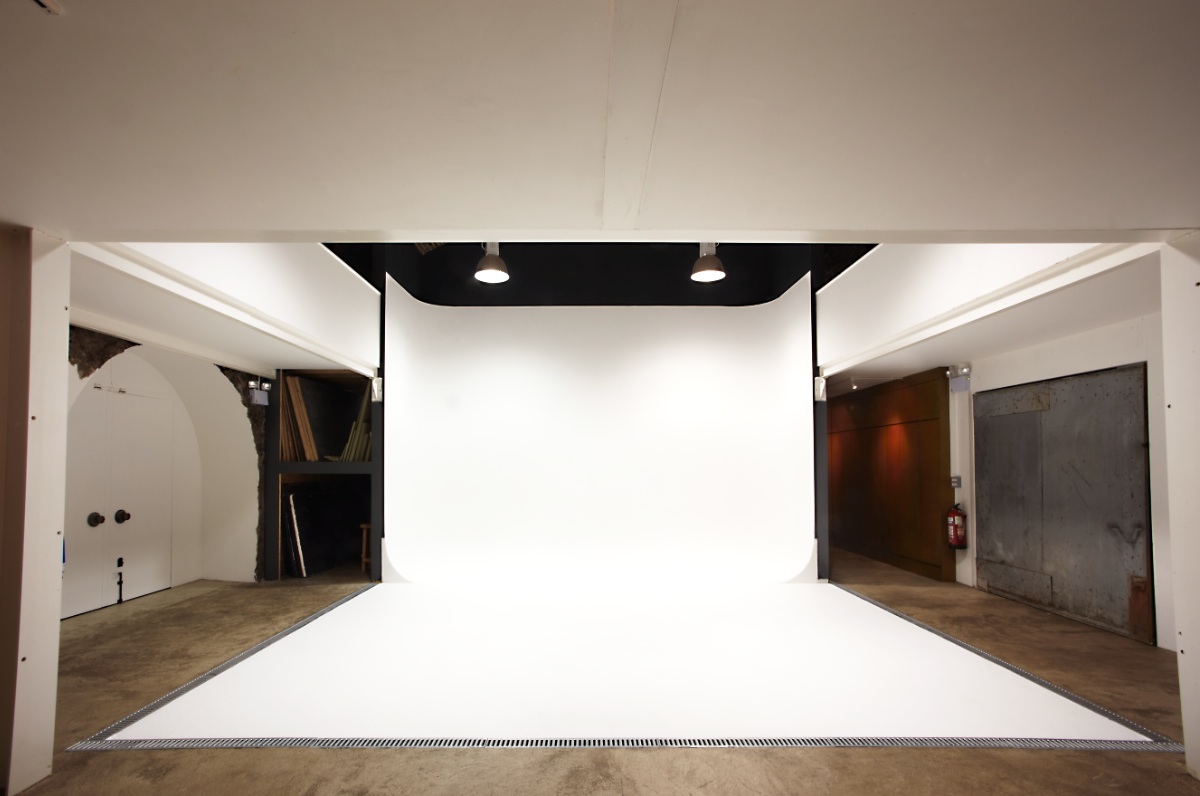 Versatile Studio 2 in Canvas Works, bright white backdrop for events and photo shoots.