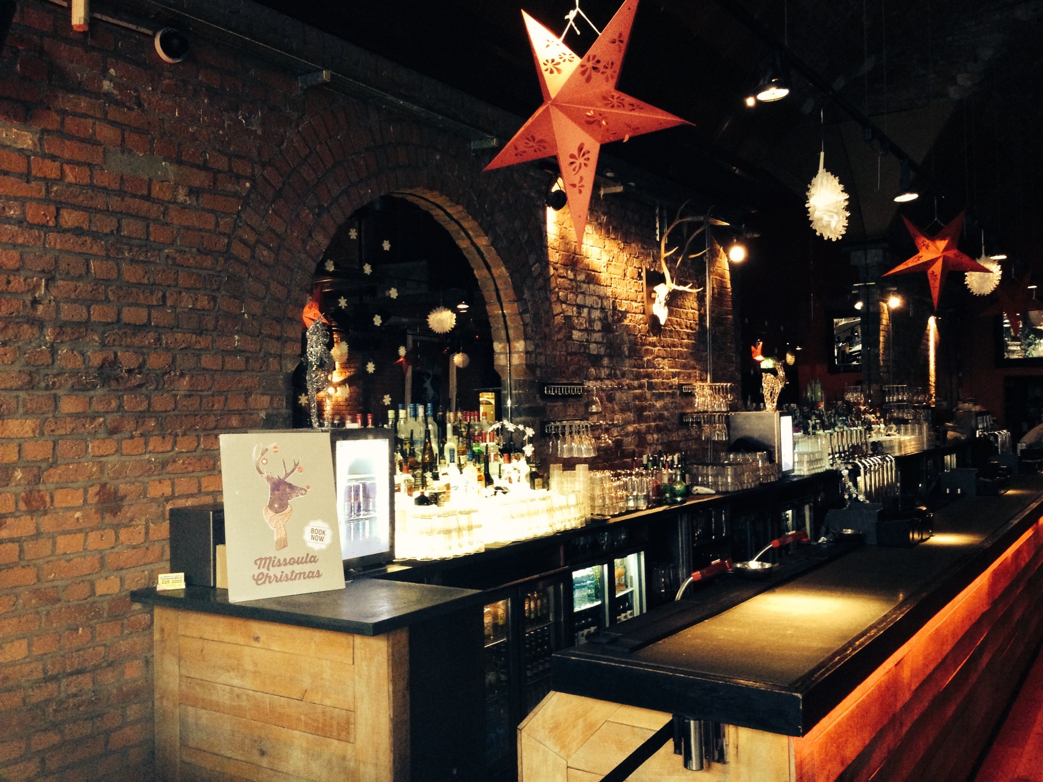 Stylish Canal Bar in Ark with exposed brick, perfect for cocktail receptions and networking.