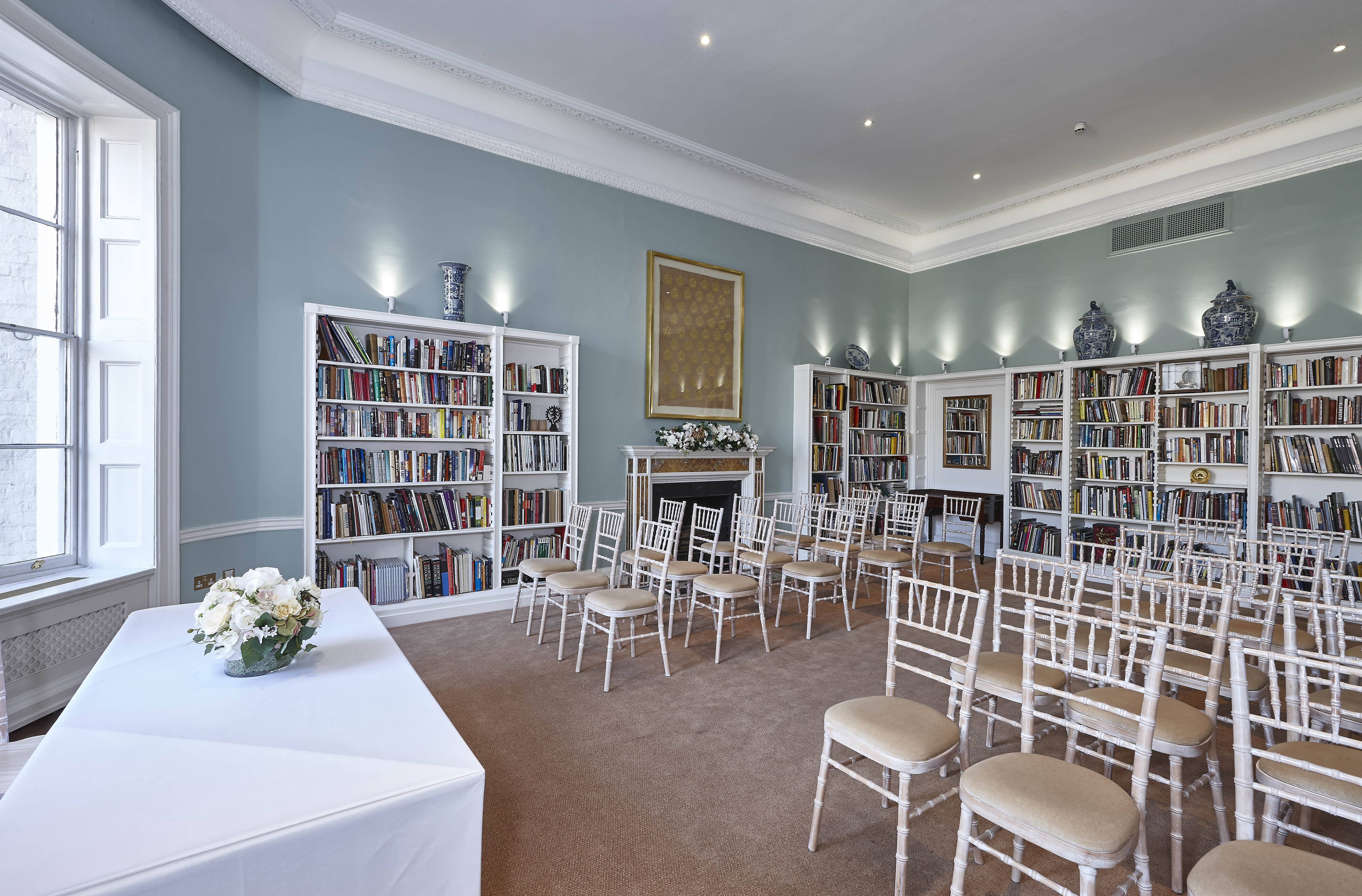 Intimate meeting room in Asia House with blue walls, ideal for workshops and conferences.