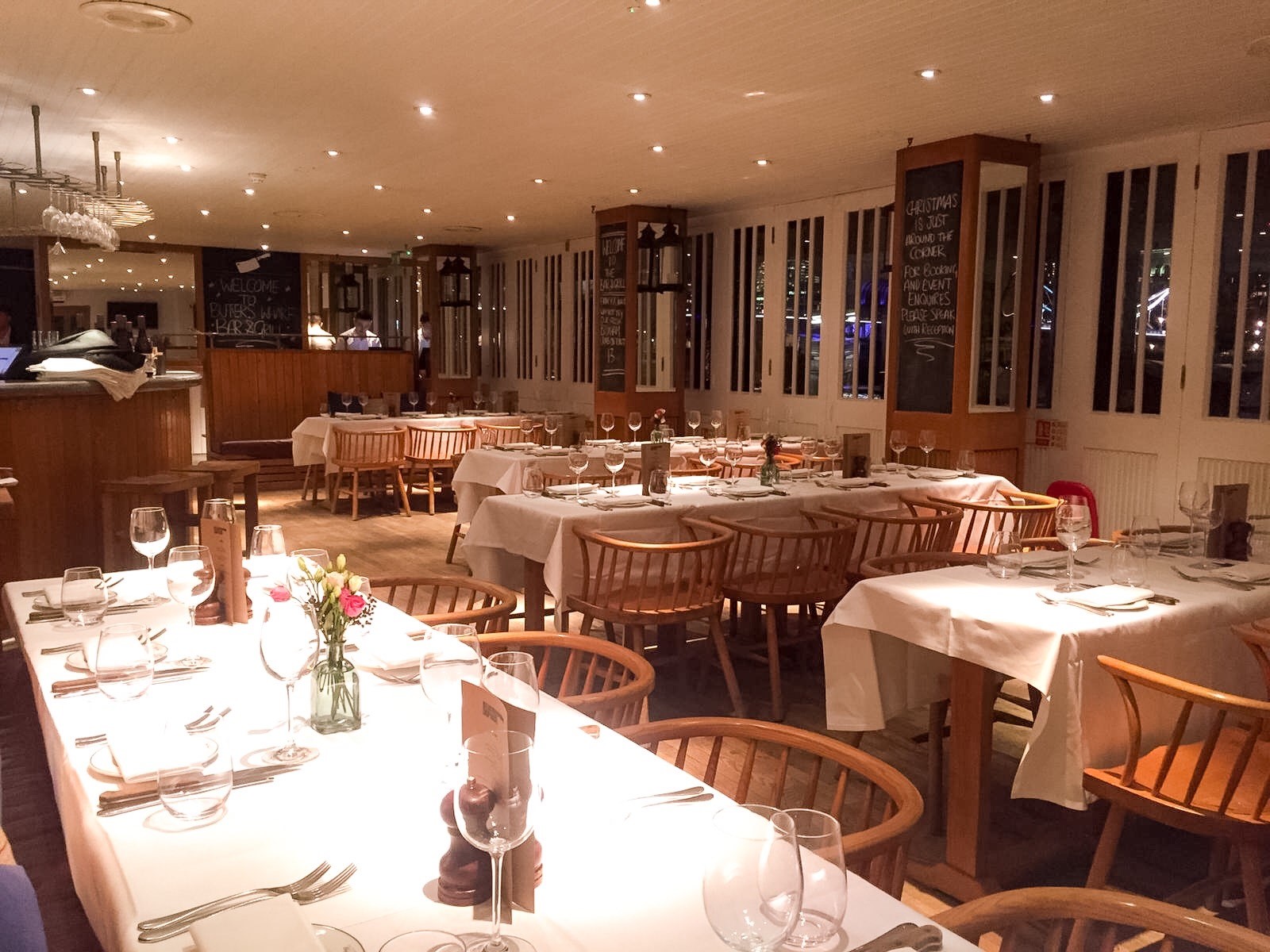 Bar - fv0zj1tb1xk.jpg