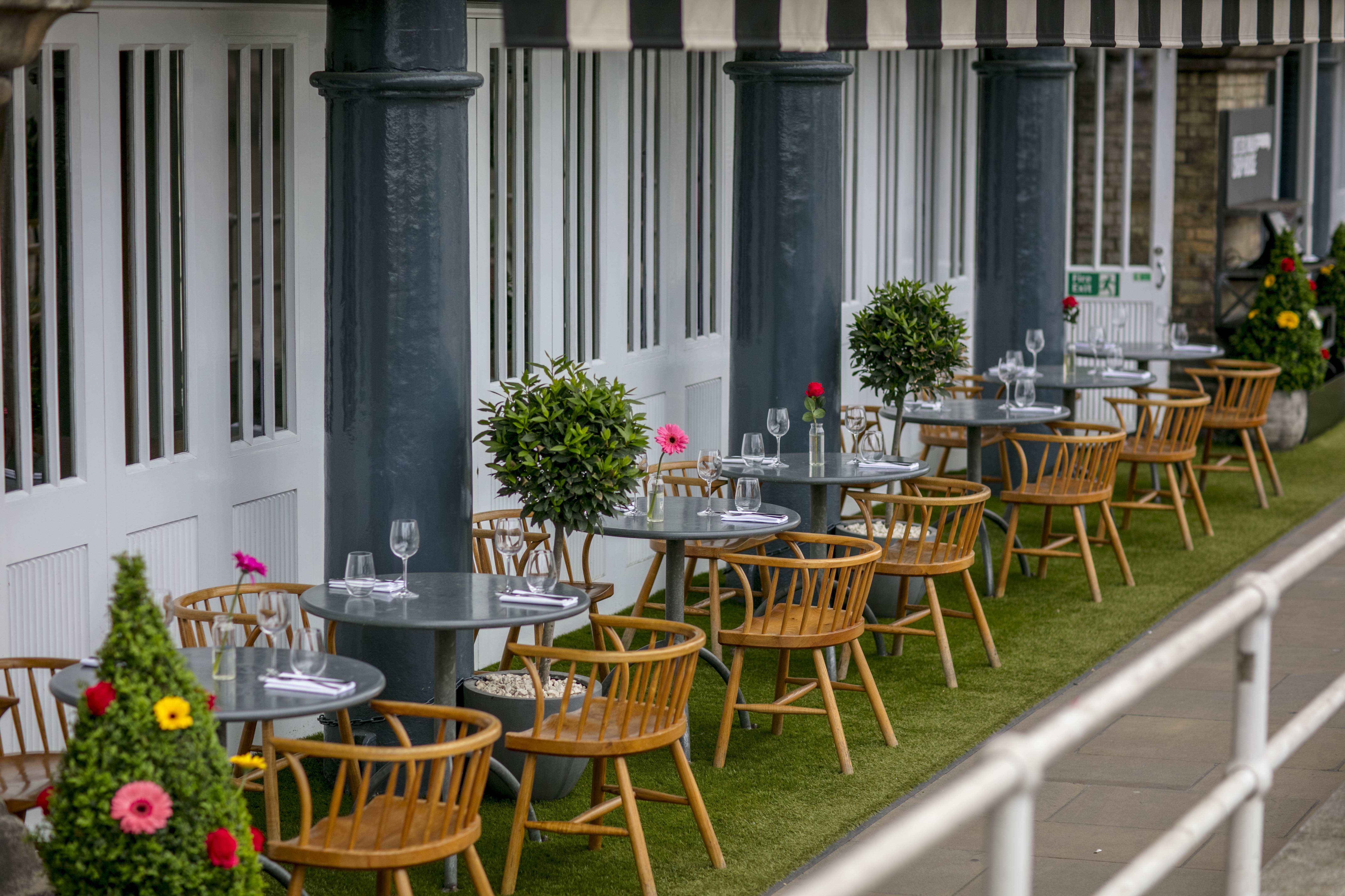Outdoor dining area at Butlers Wharf Chop House, perfect for casual meetings and events.
