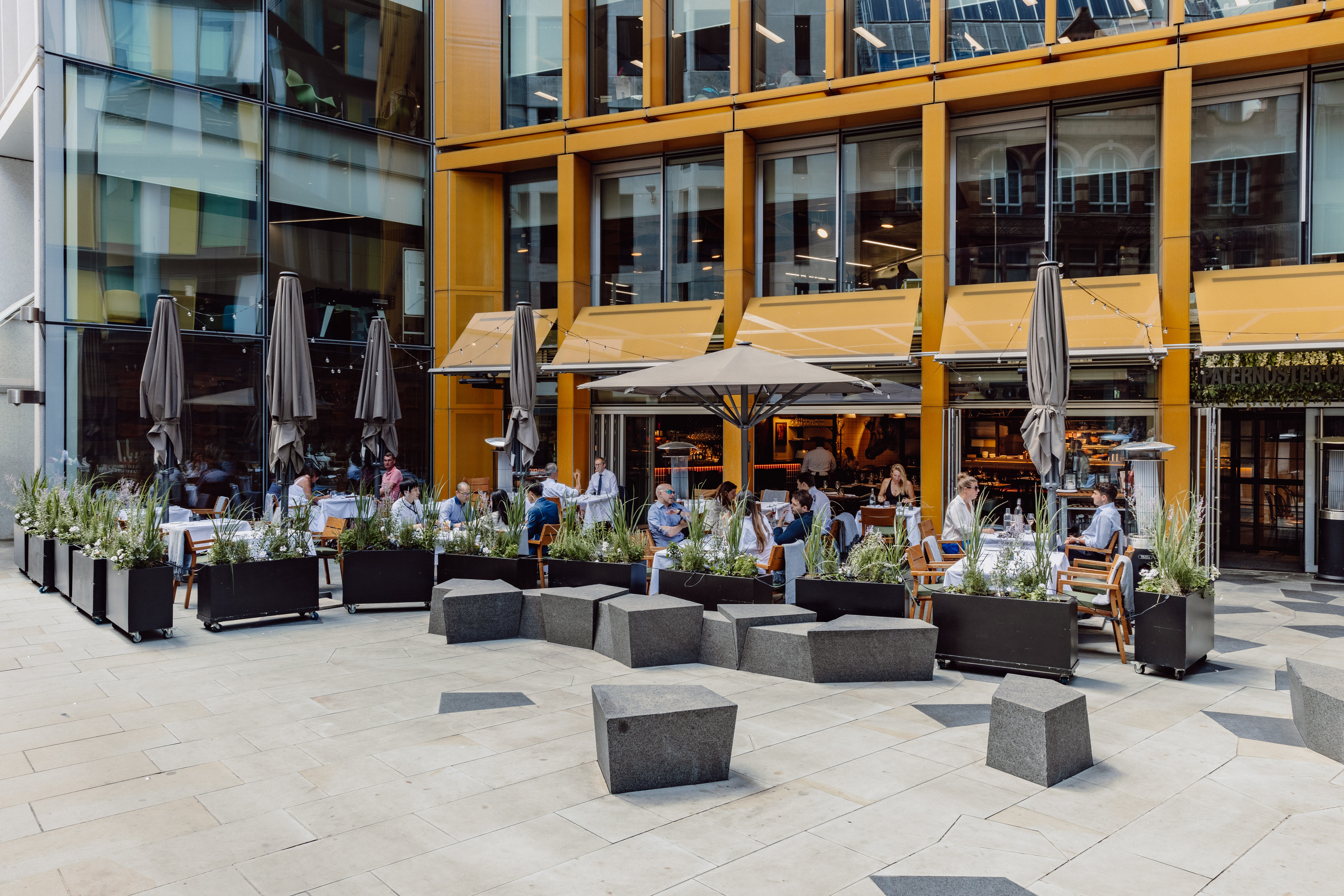 Vibrant outdoor dining at Paternoster Chop House, ideal for summer networking events.